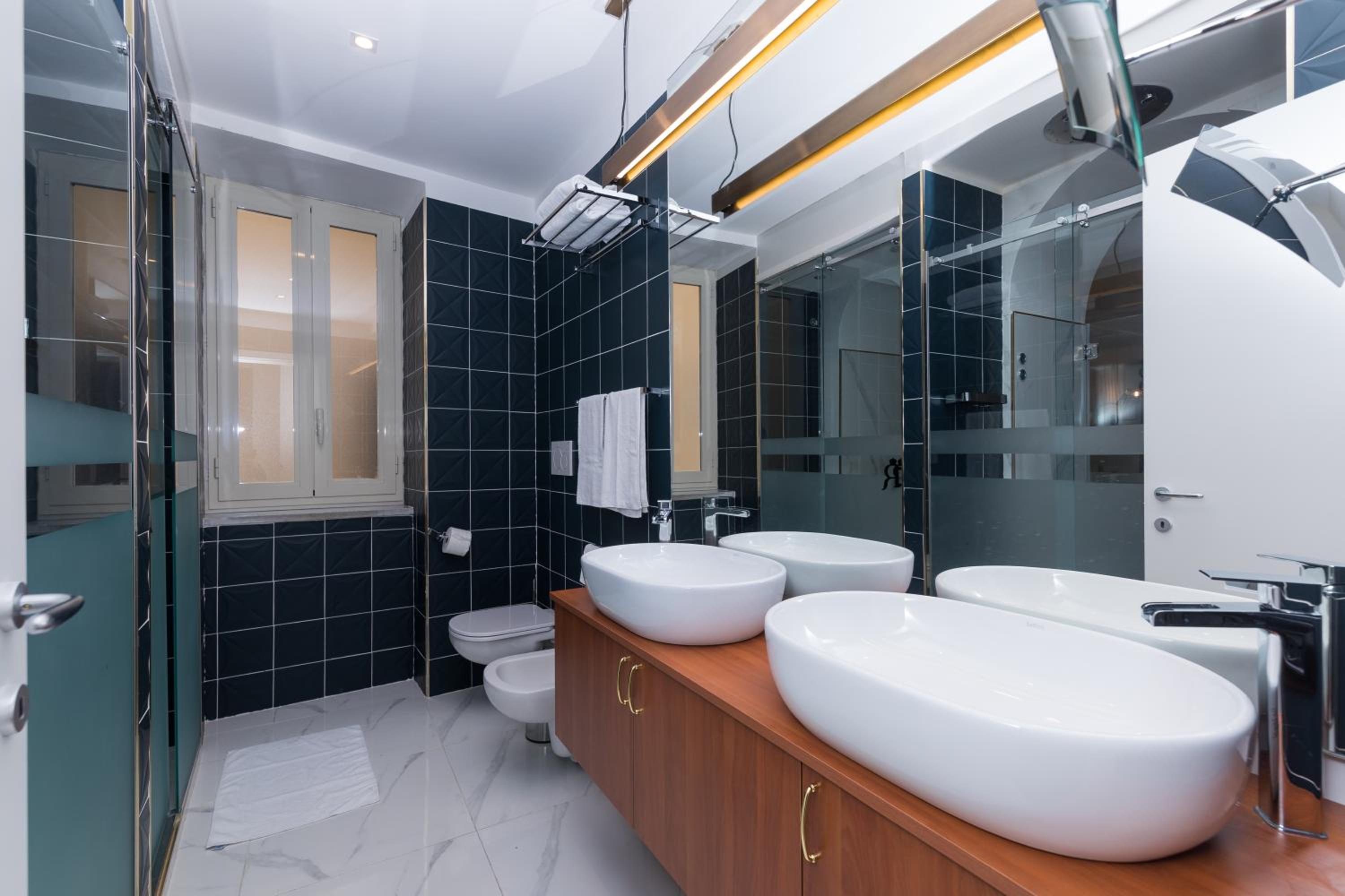 Queen Suite with Spa Bath