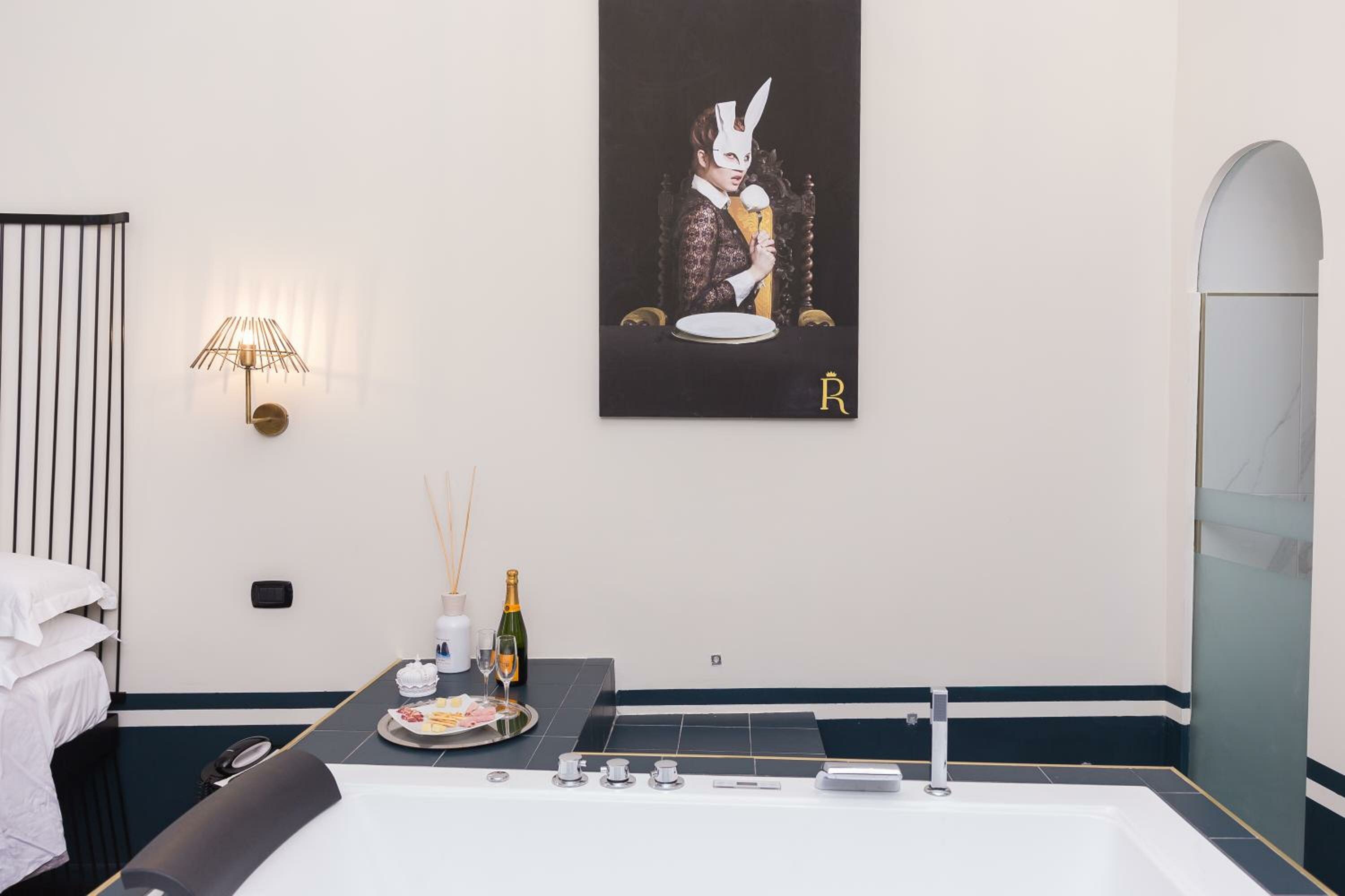 Queen Suite with Spa Bath