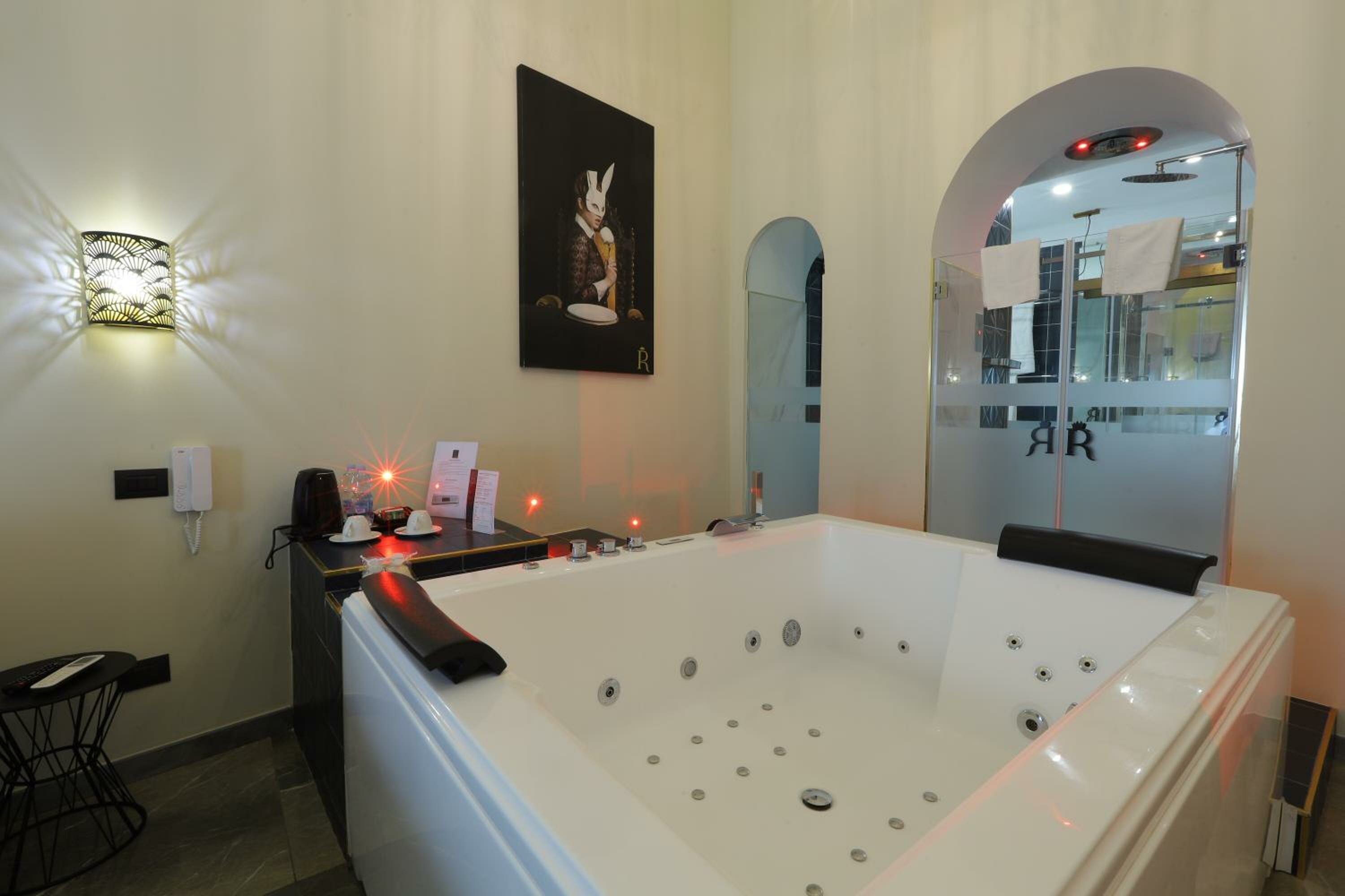 Queen Suite with Spa Bath
