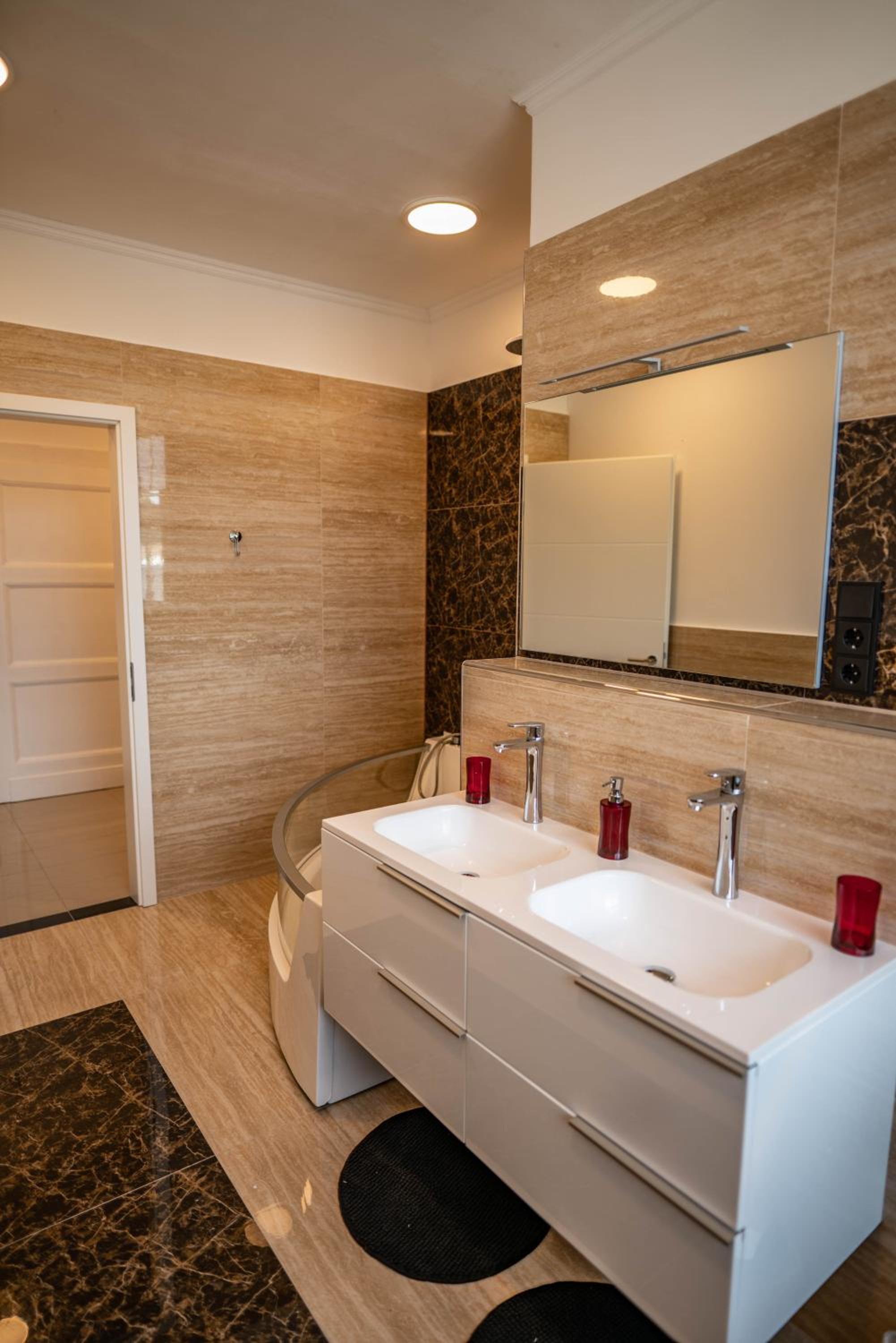 Deluxe Suite with Spa Bath