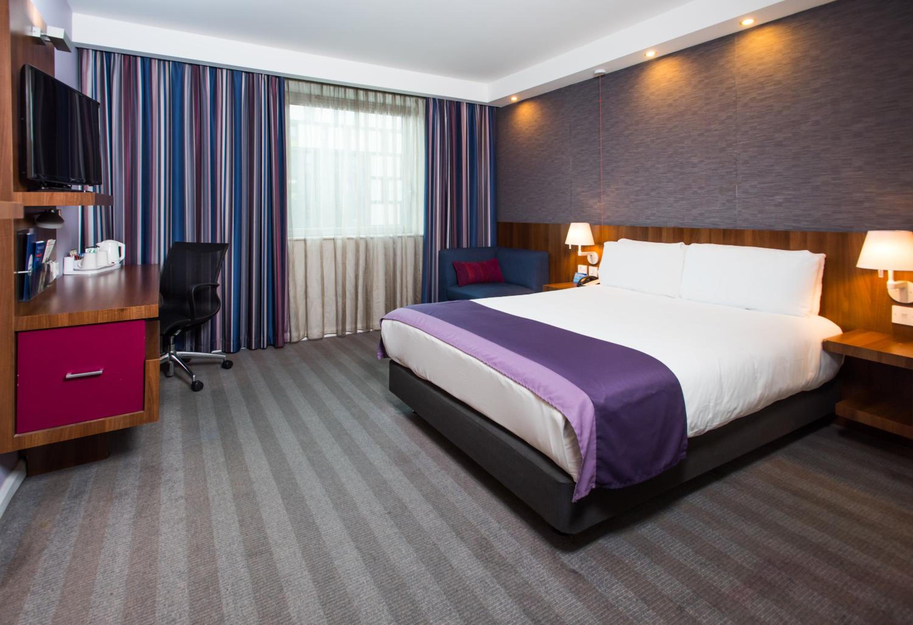 Double Room with Free Hot Breakfast - Accessible