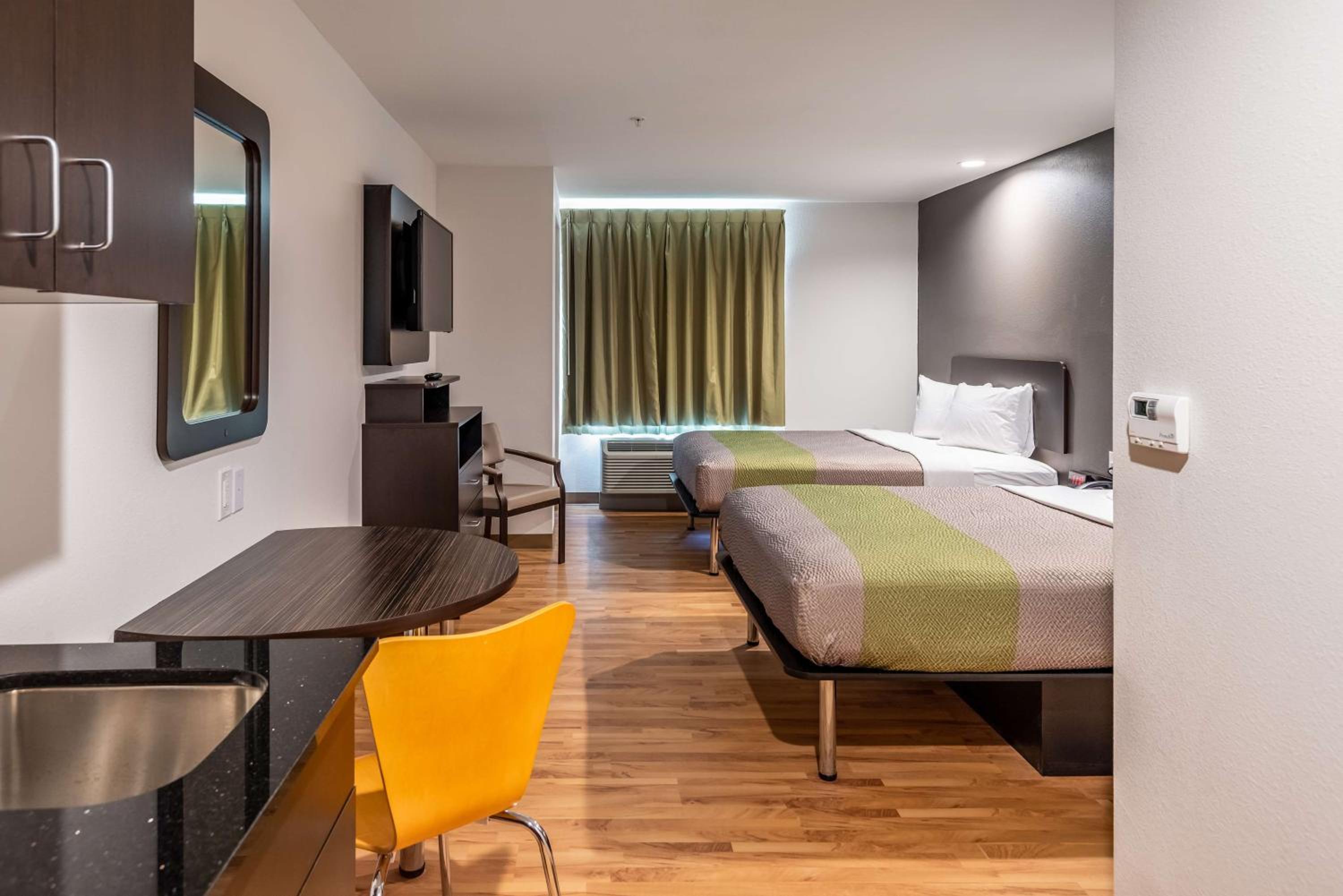 Deluxe Queen Room with Two Queen Beds - Non-Smoking