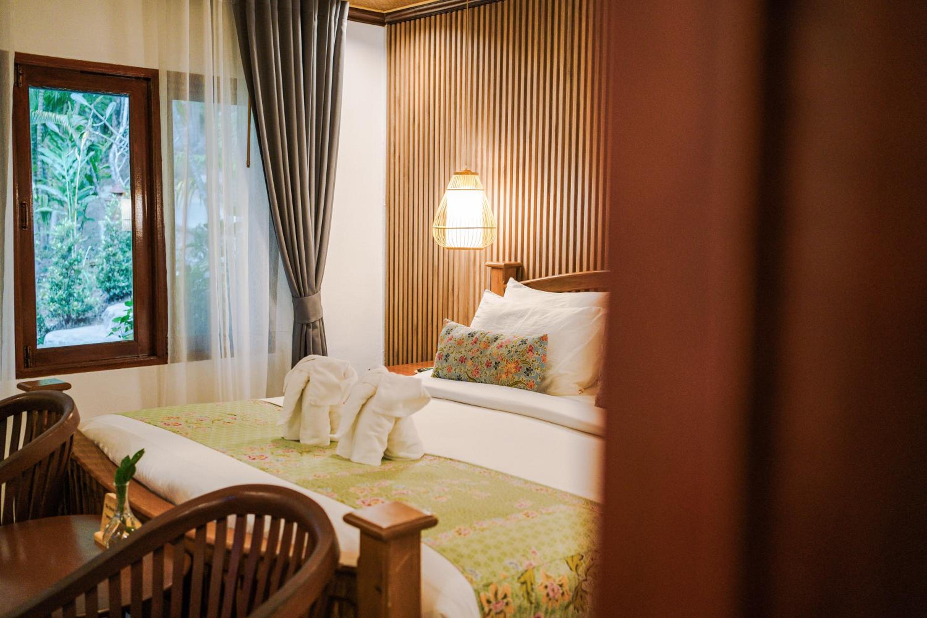 Garden Cottage- Free Beach Shuttle