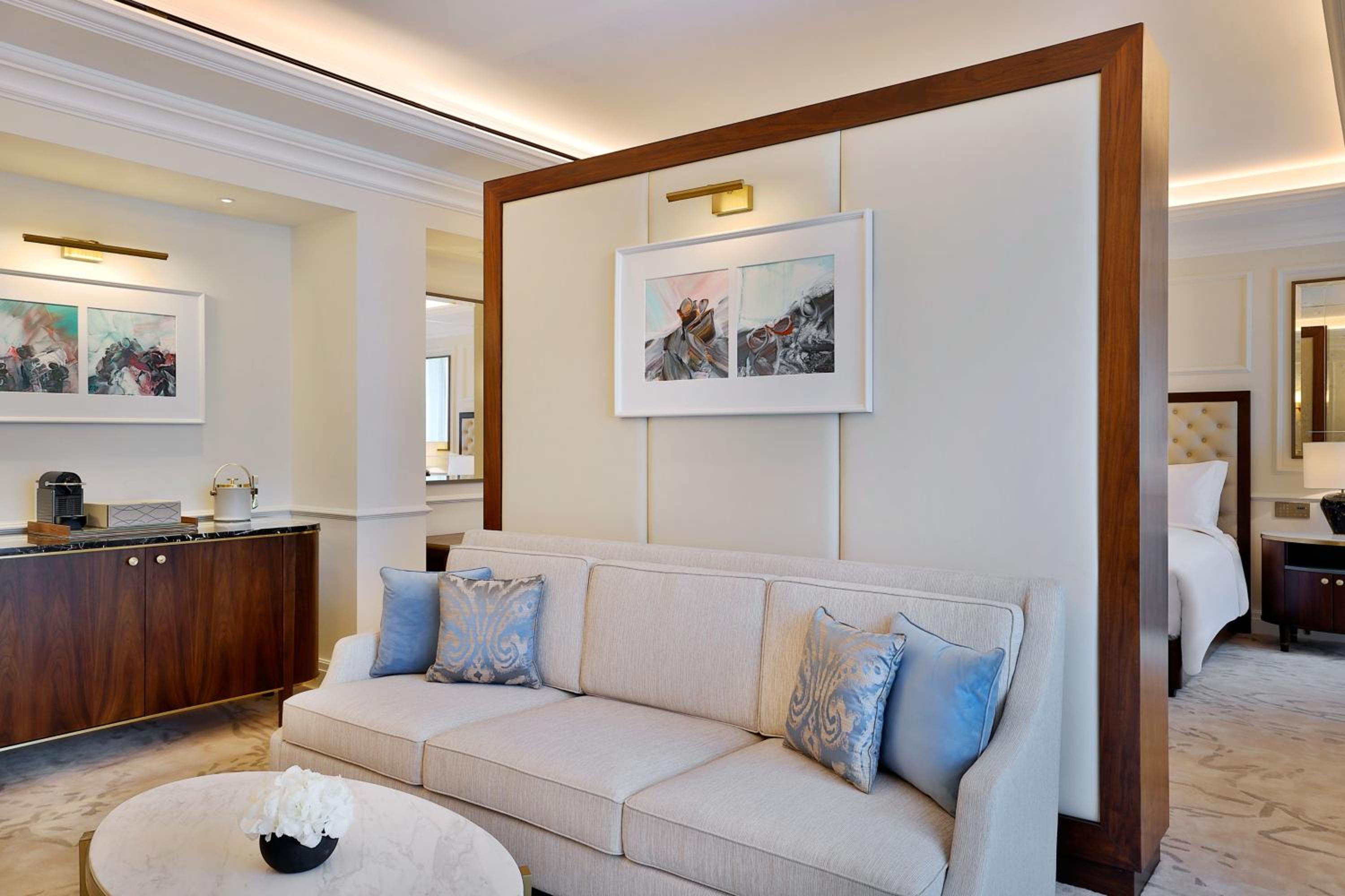 Ritz-Carlton, Club lounge access, Suite, 1 King, City view 