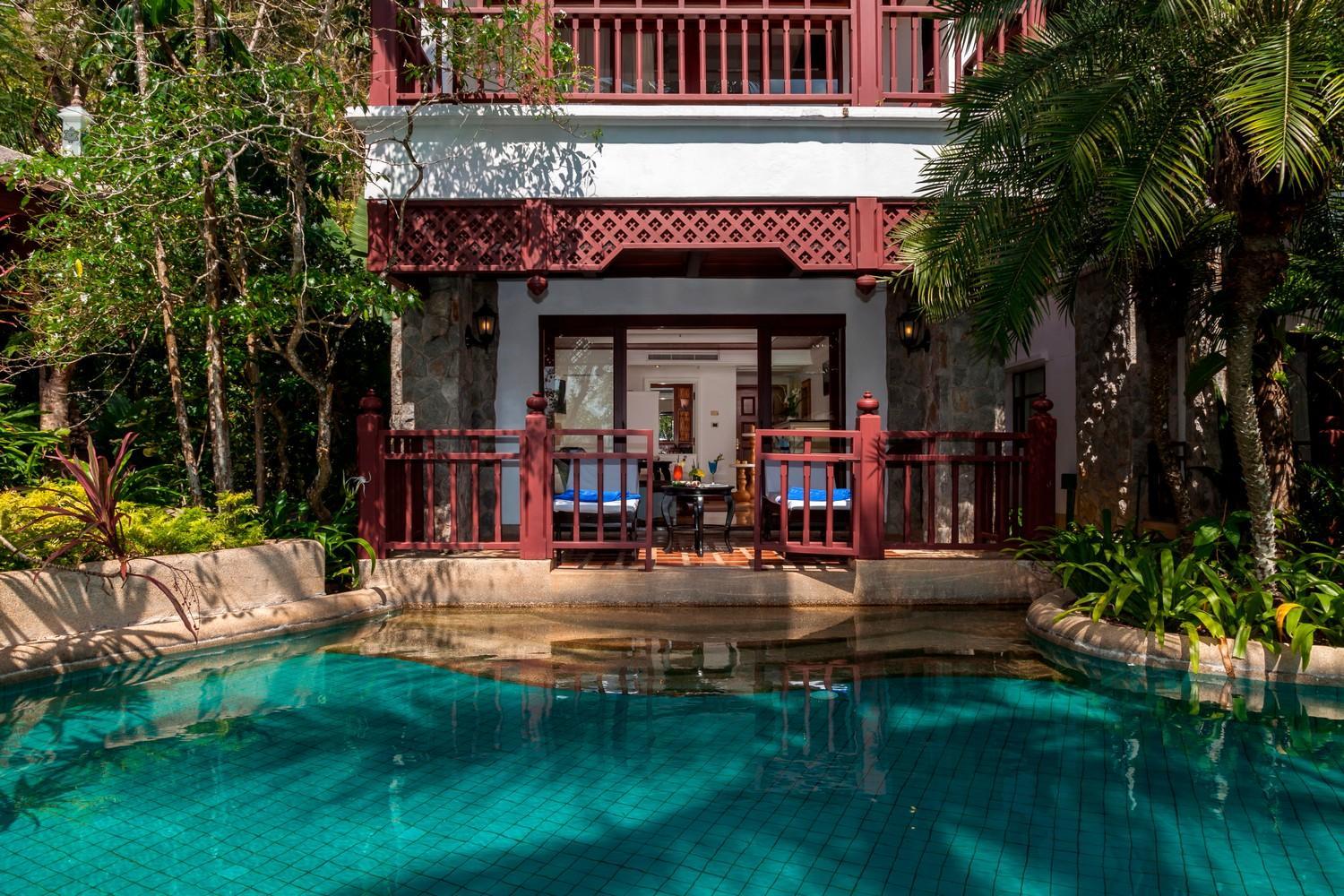 Lagoon Pool Access with Bathtub