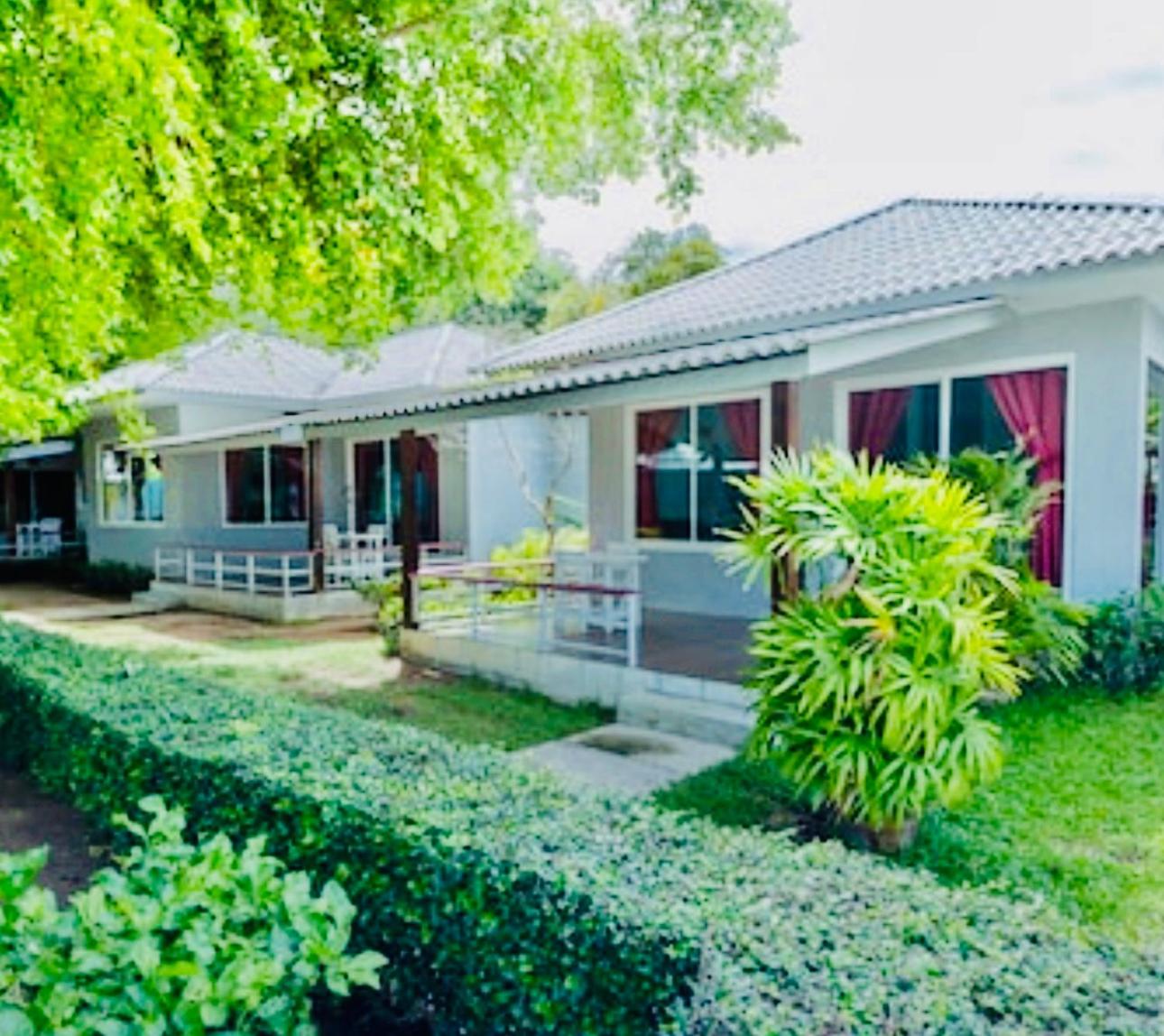 Deluxe Bungalow with Garden View