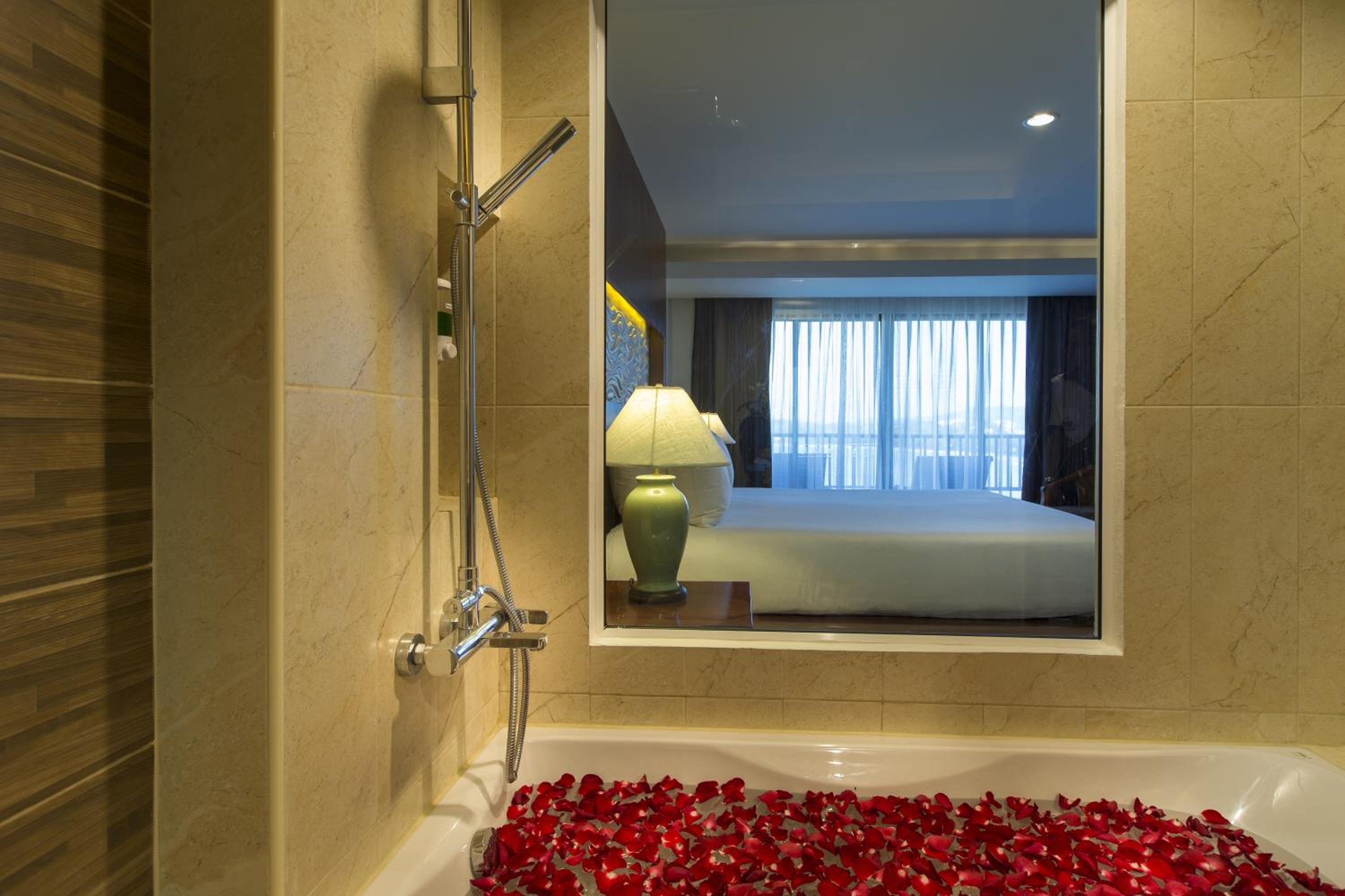 Deluxe Double or Twin Room with Sea View