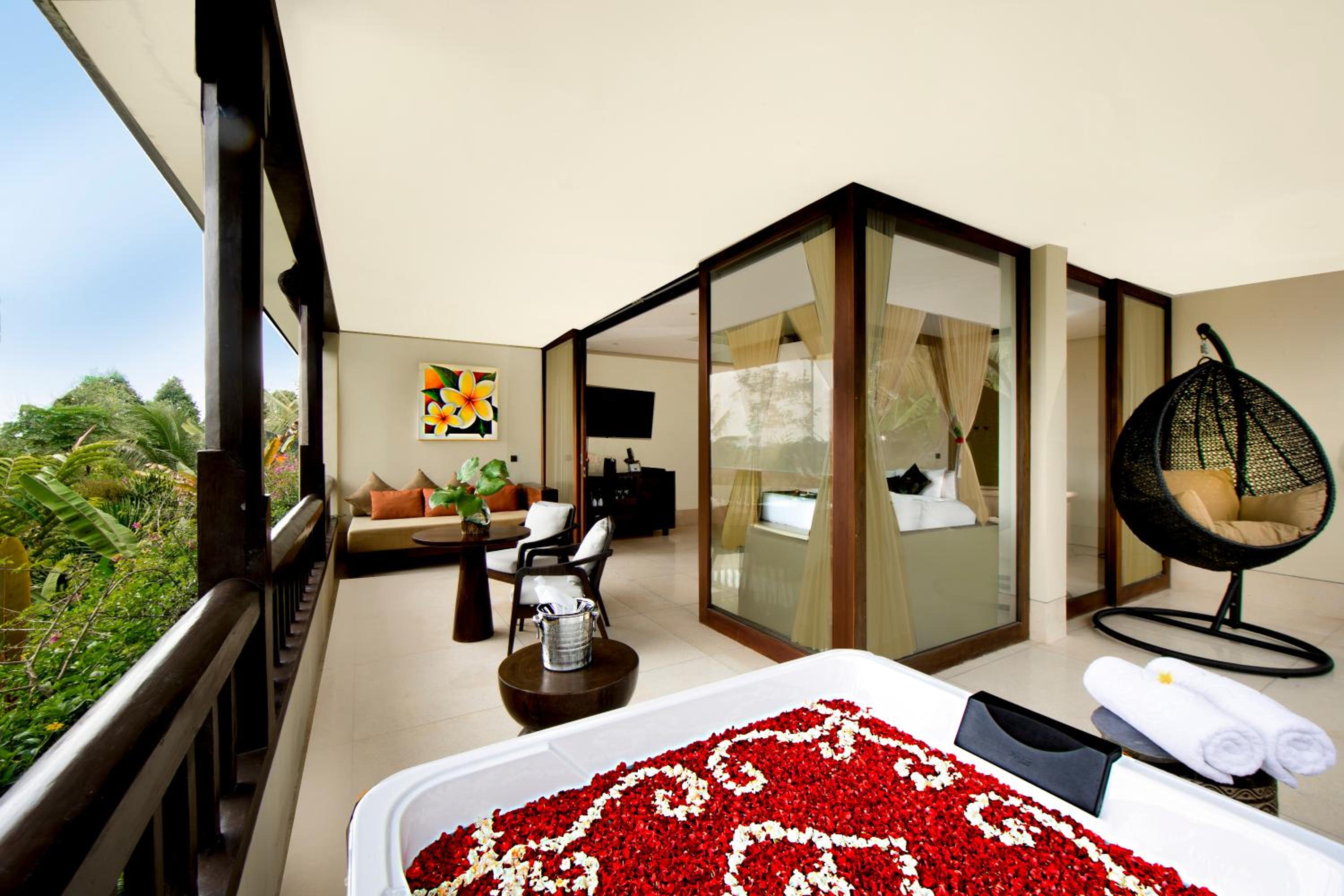 Panoramic Jacuzzi Corner Suite  with Free Daily Sunset Yoga and Afternoon Tea