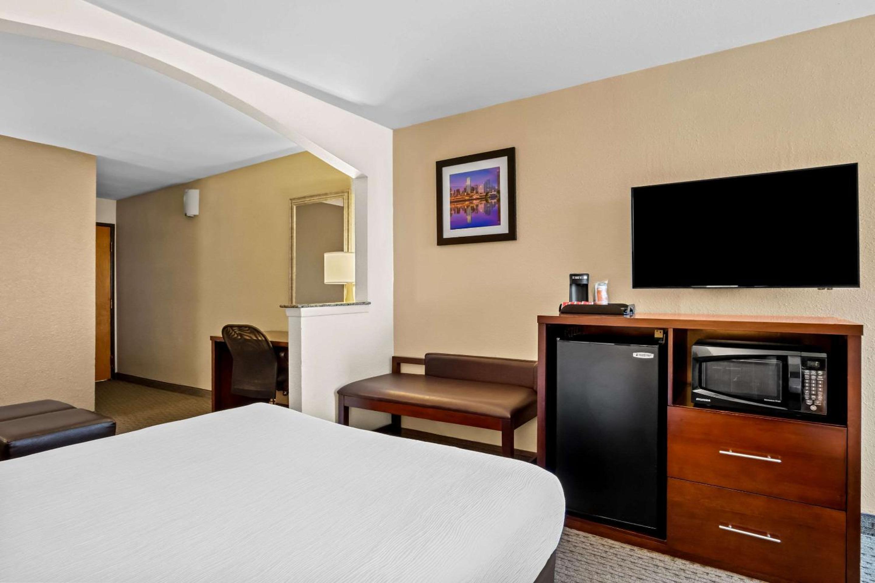 Queen Suite with Two Queen Beds - Non-Smoking
