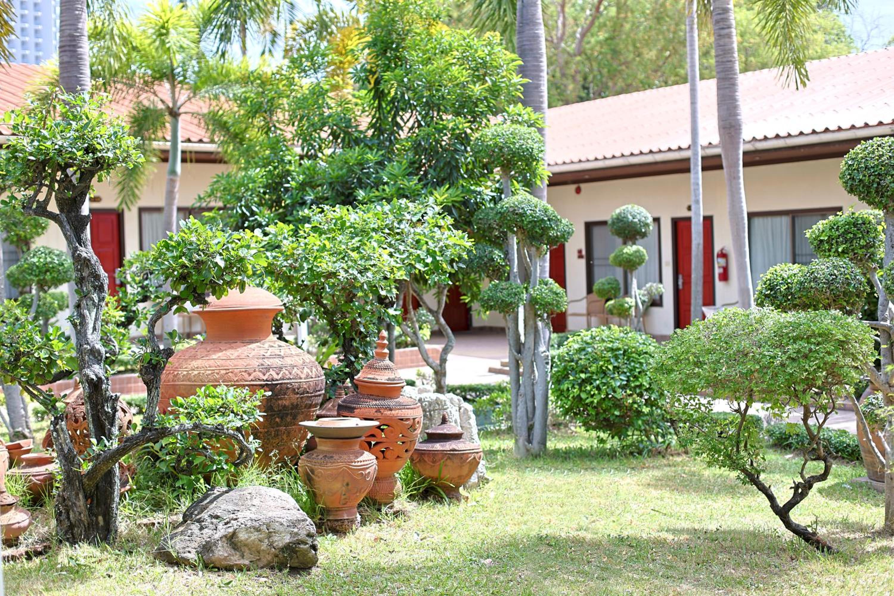 Deluxe Bungalow with Garden View