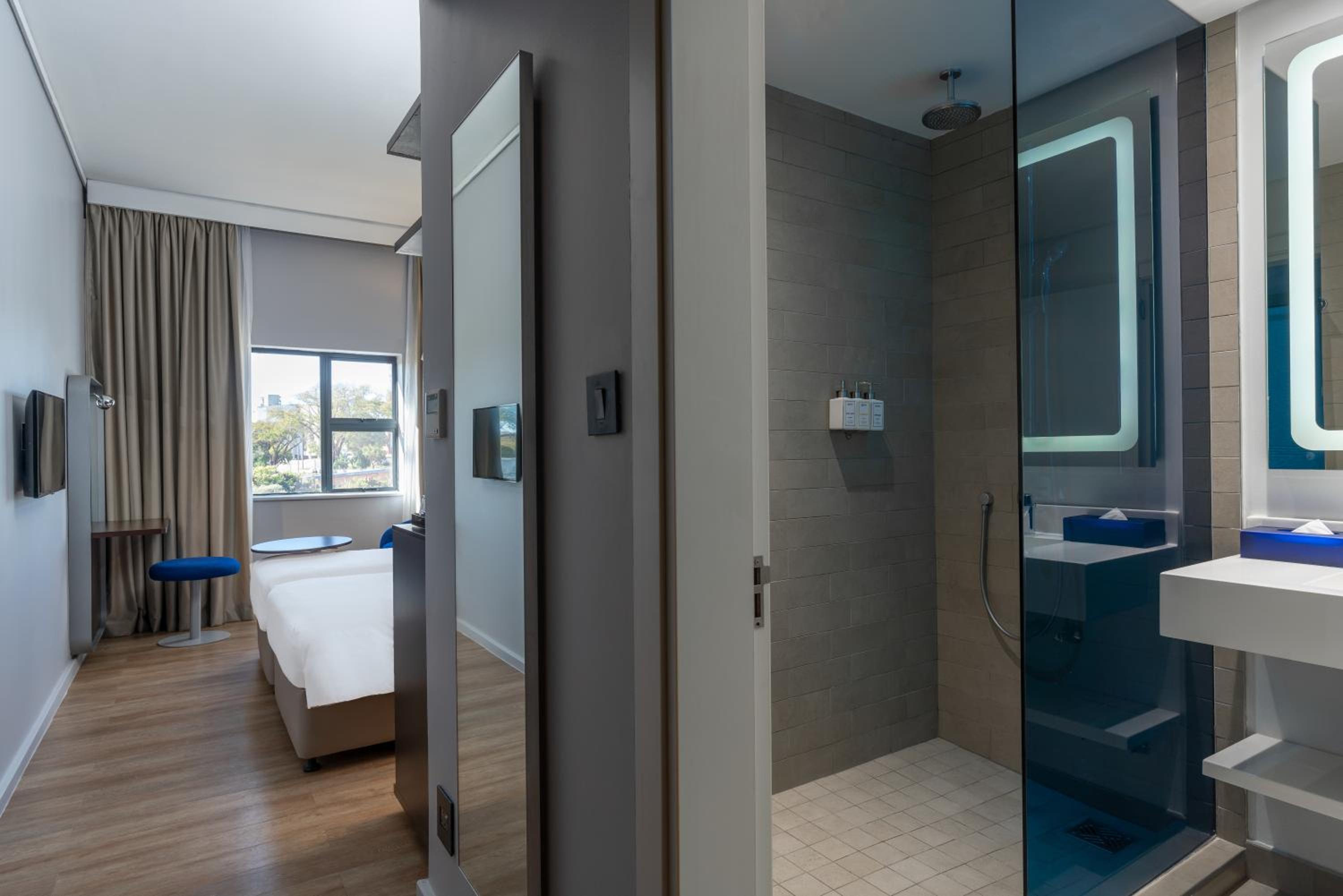 Standard Room - Pool Facing