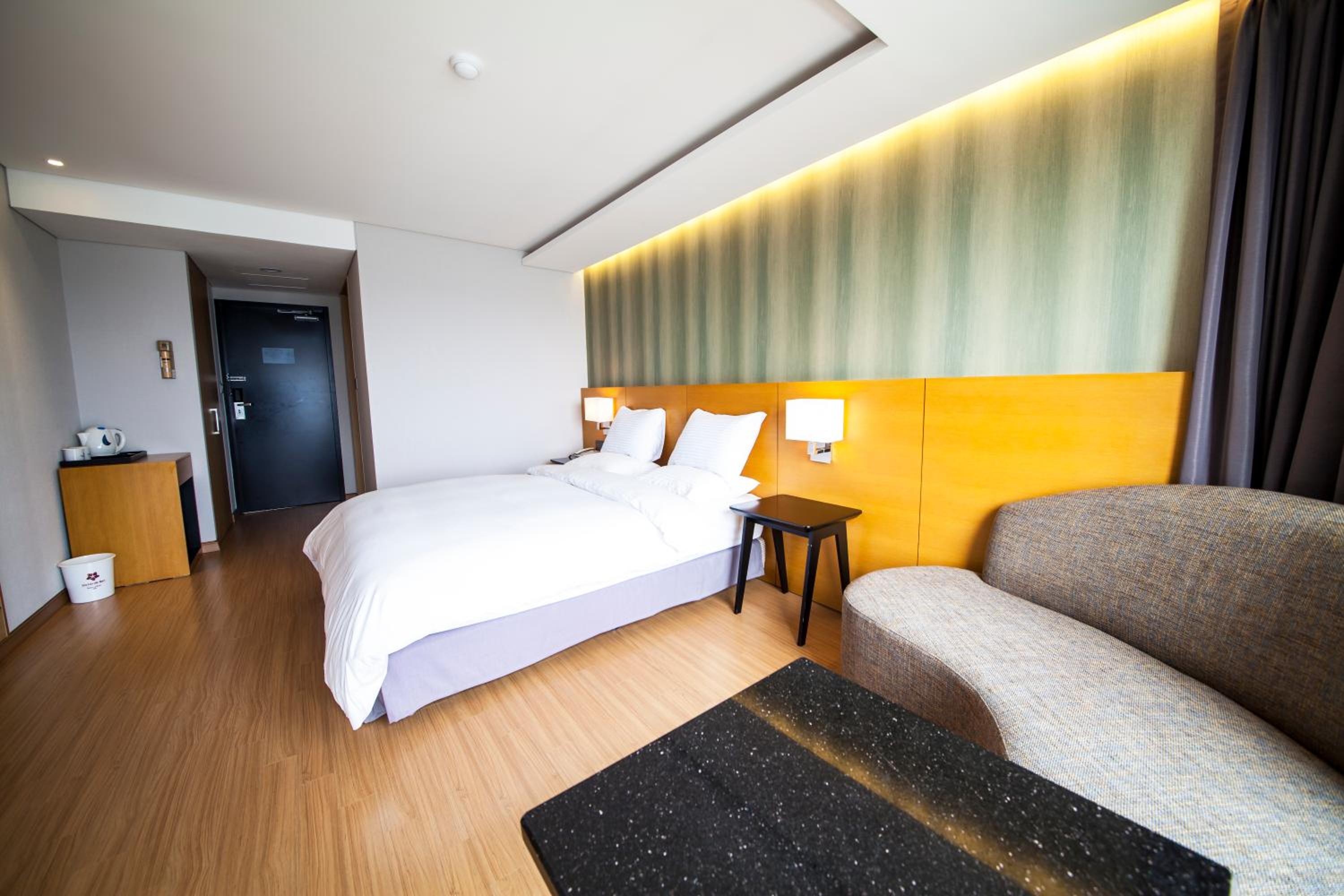 Deluxe Double Room with Lake View