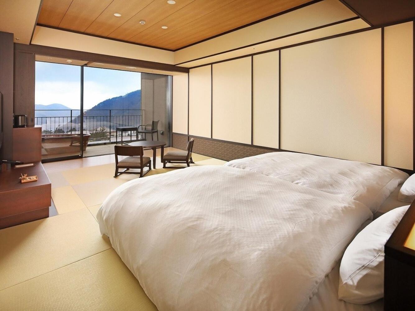 Dinner Time 17:00~Superior Room with Open-Air Bath -Dinner Buffet & Japanese/Western Buffet Breakfast
