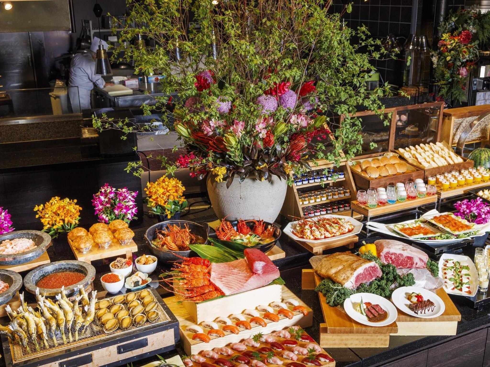 Dinner Time 17:00~Superior Room with Open-Air Bath -Dinner Buffet & Japanese/Western Buffet Breakfast