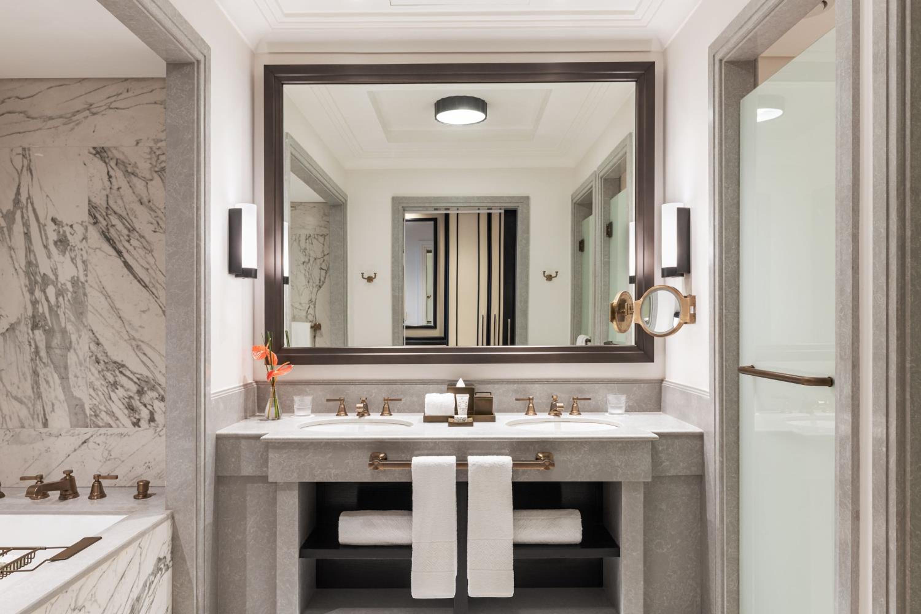 Metropolitan Suite, 1 Bedroom Suite, 1 King, Balcony