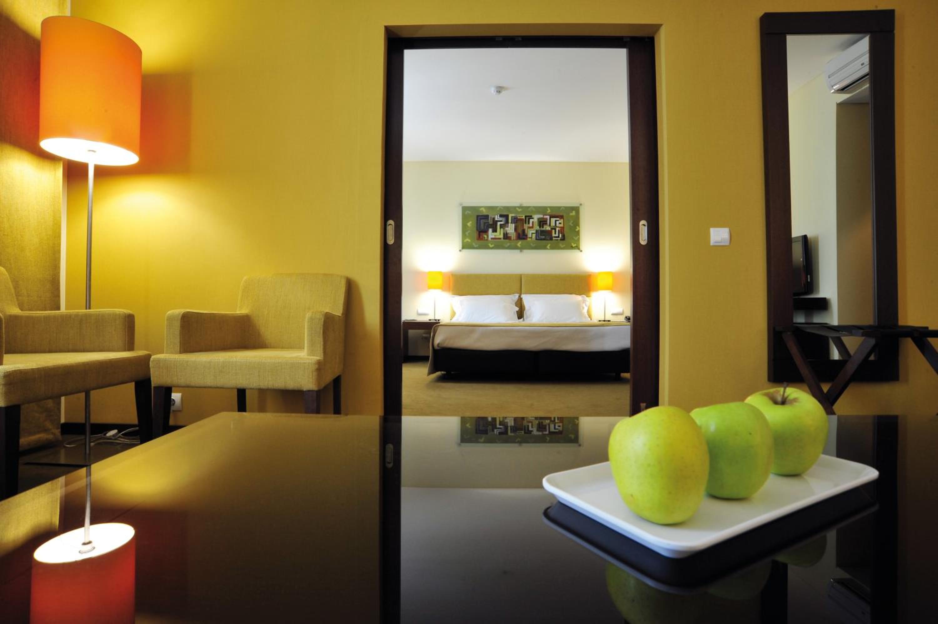 Family Suite (2 Adults + 2 Children)