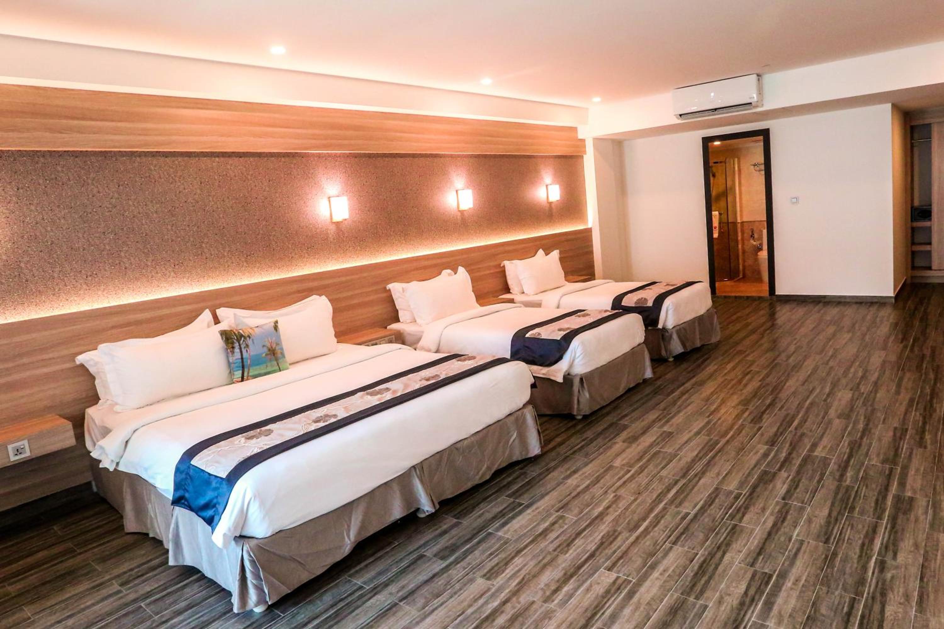 Quadruple Room with City View and Private Balcony