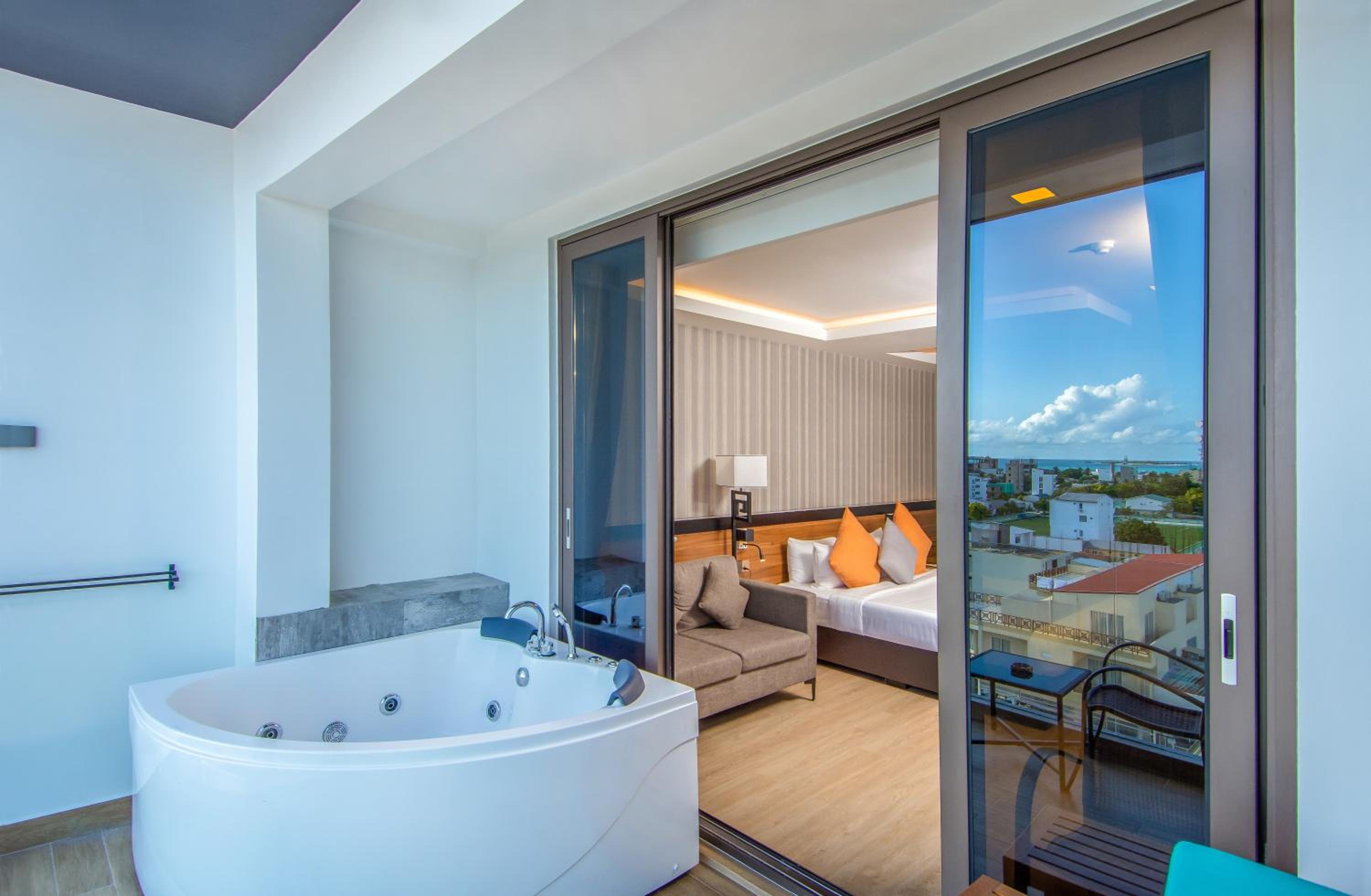 King Suite with Jacuzzi 
