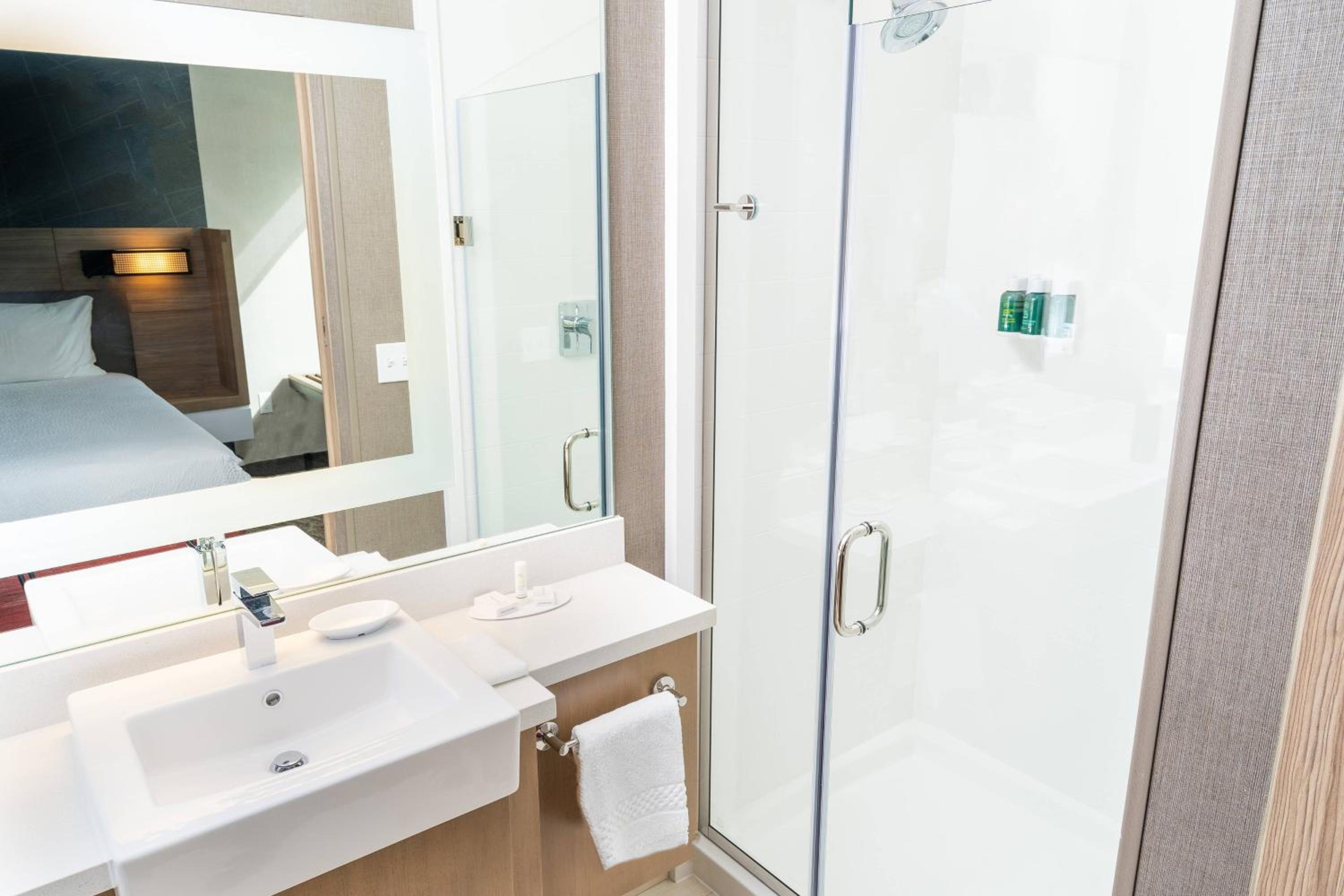 Suite with 2 Queen Trundle Beds 