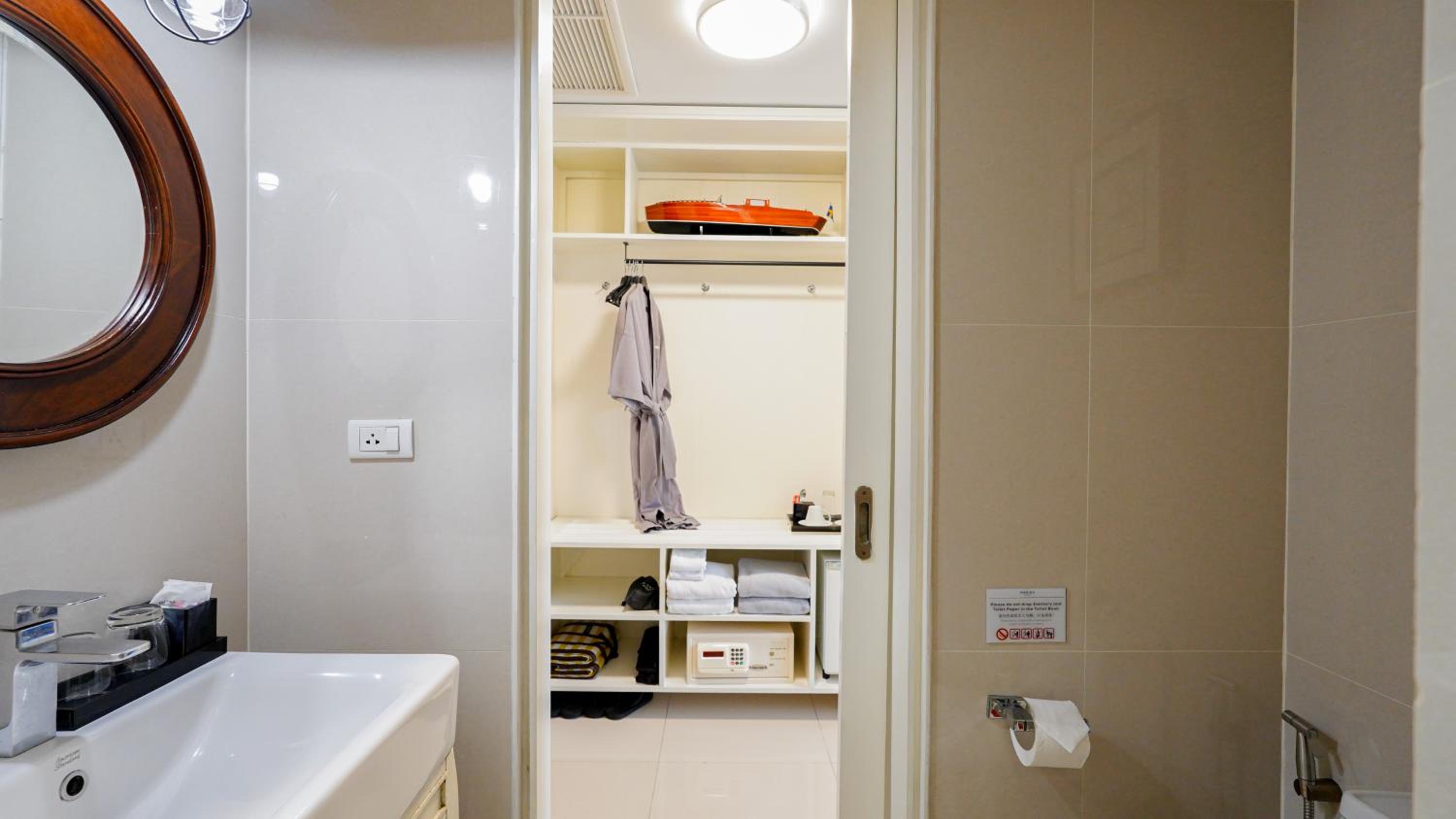 Deluxe Double or Twin Room with Pool View
