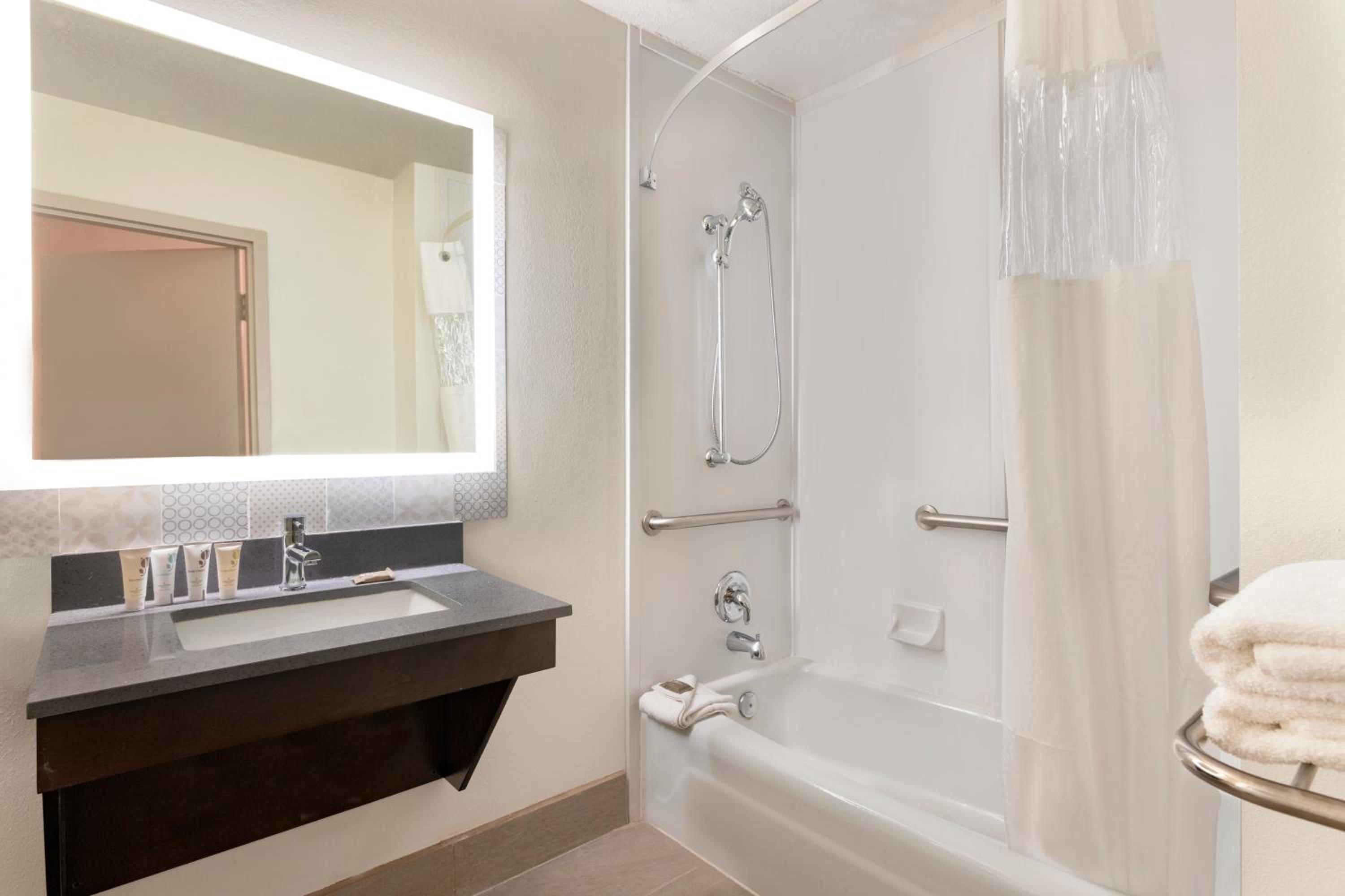 Queen Room with Two Queen Beds - Disability Access/Non-Smoking