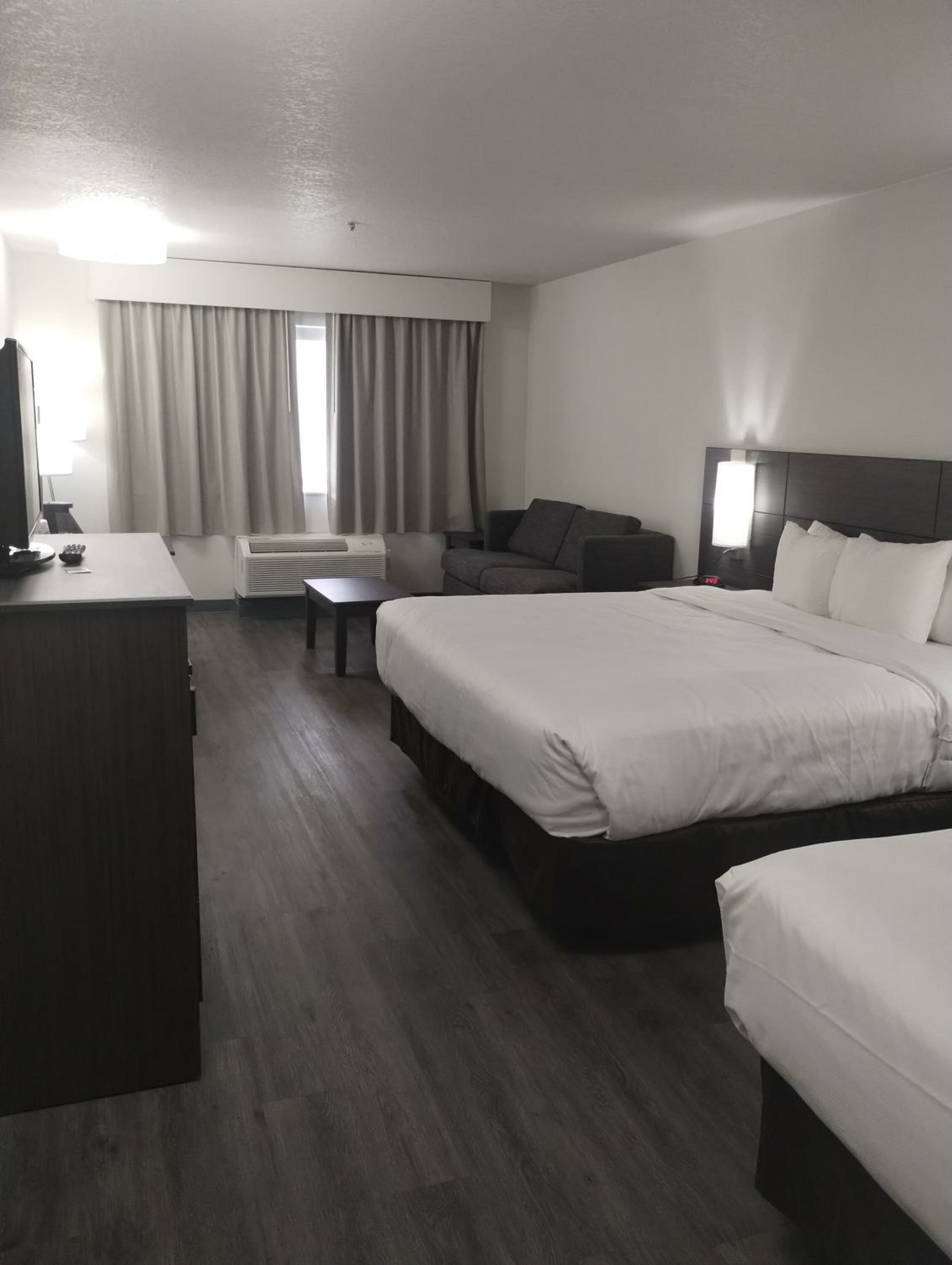 Efficiency Family King Suite - Non Smoking