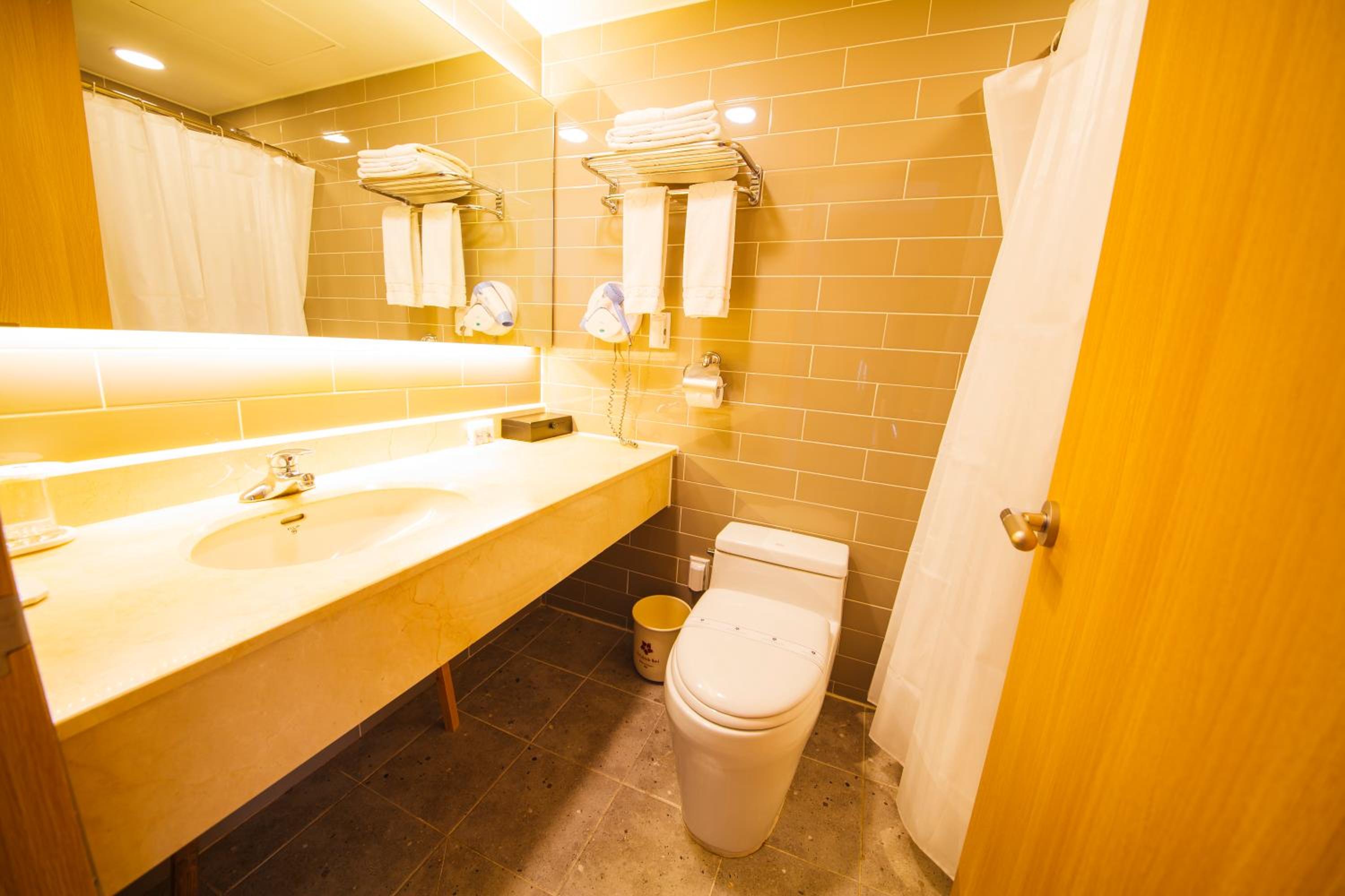 Standard Double Room with Lake View