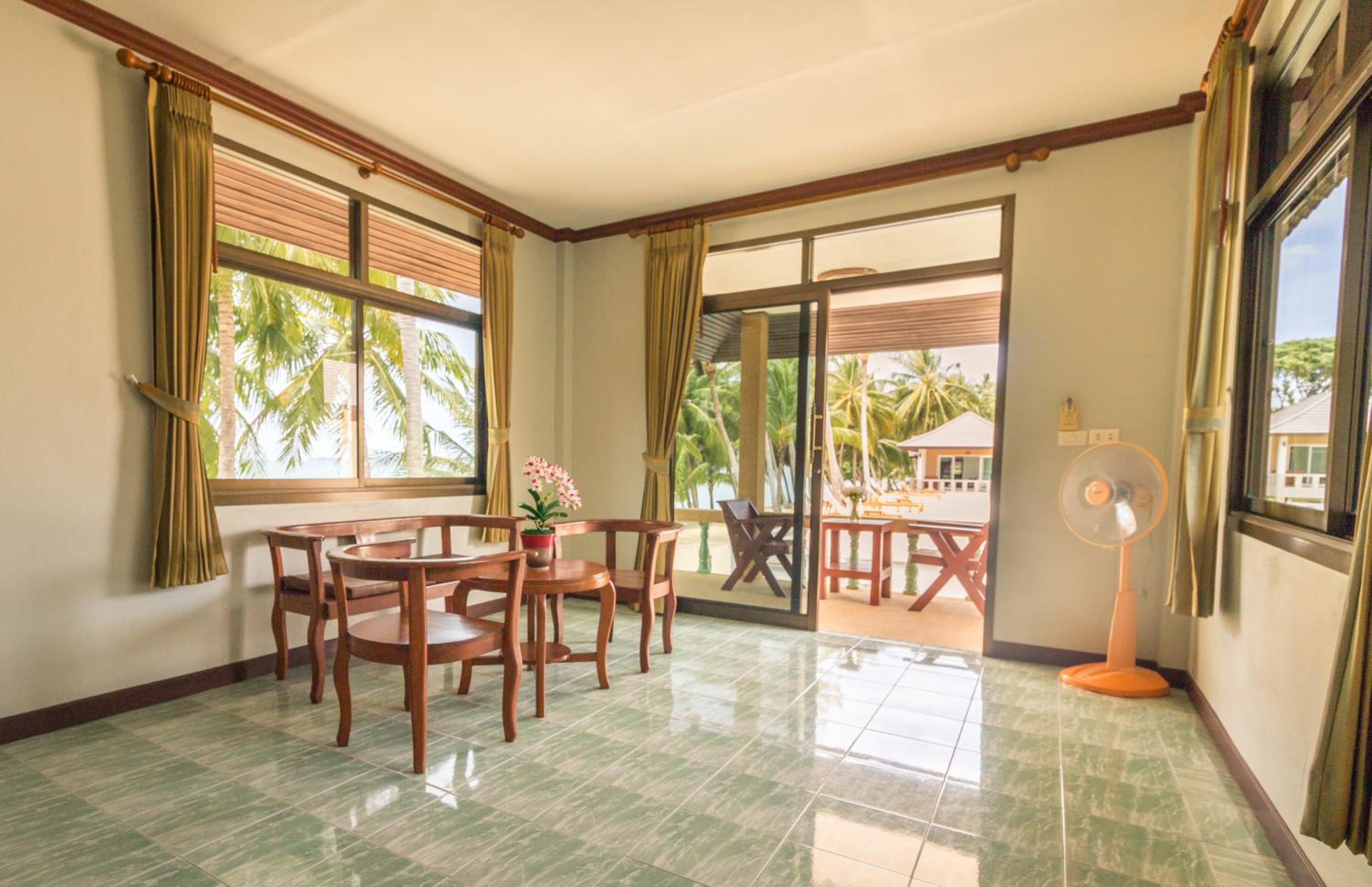 Deluxe Room (3 Adults) with Living Room 