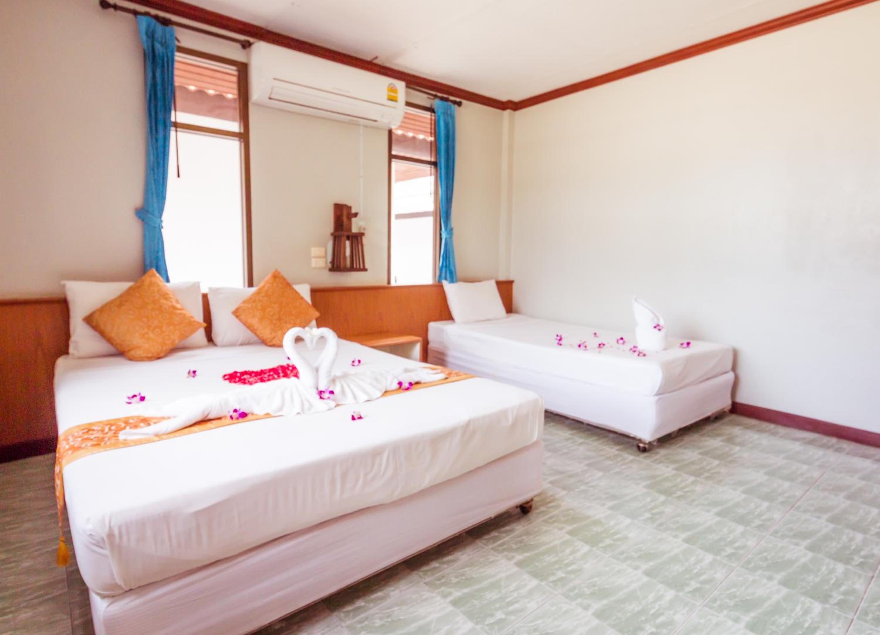 Deluxe Room (3 Adults) with Living Room 