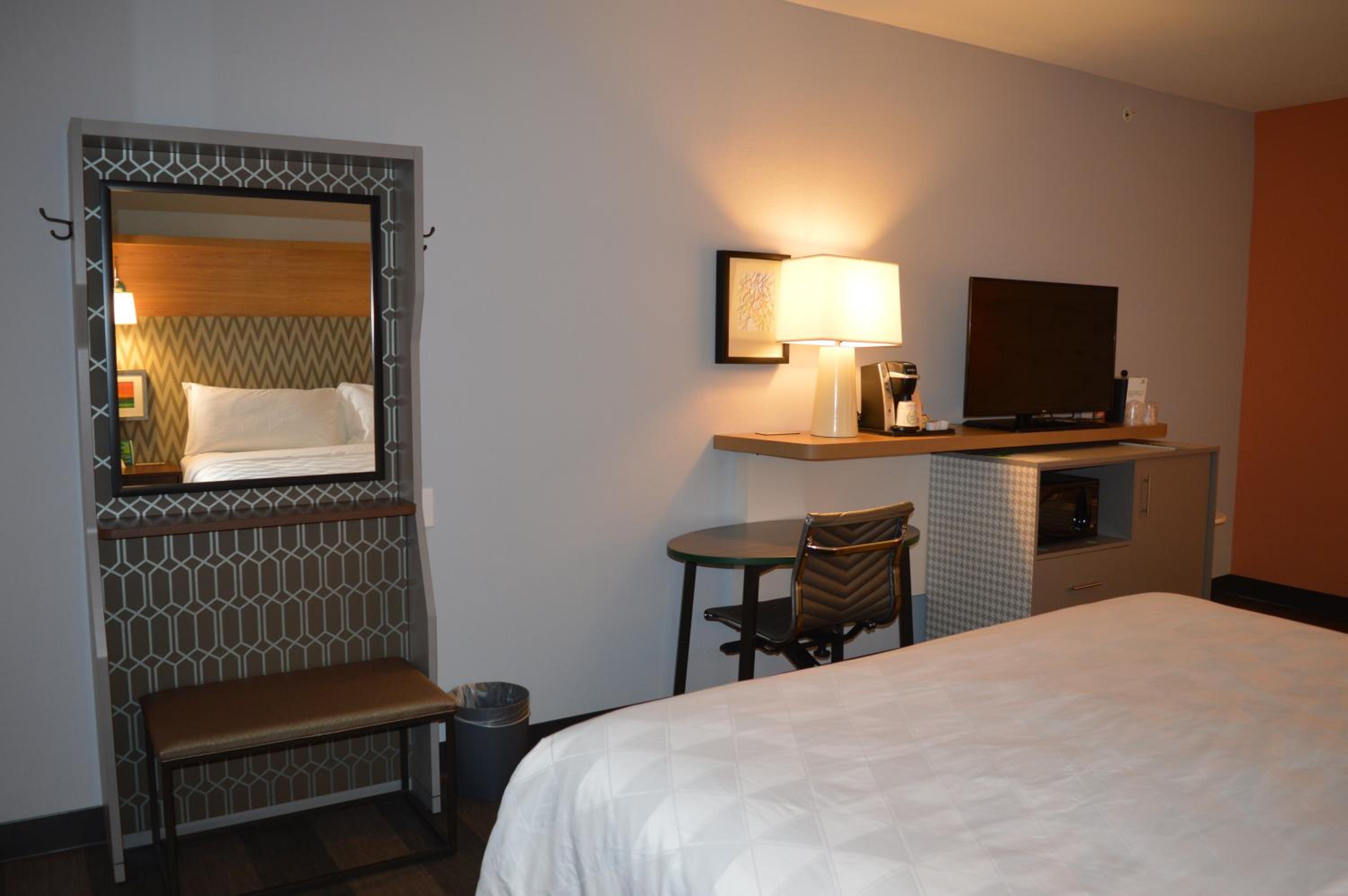 Standard King Room - Communications Accessible
