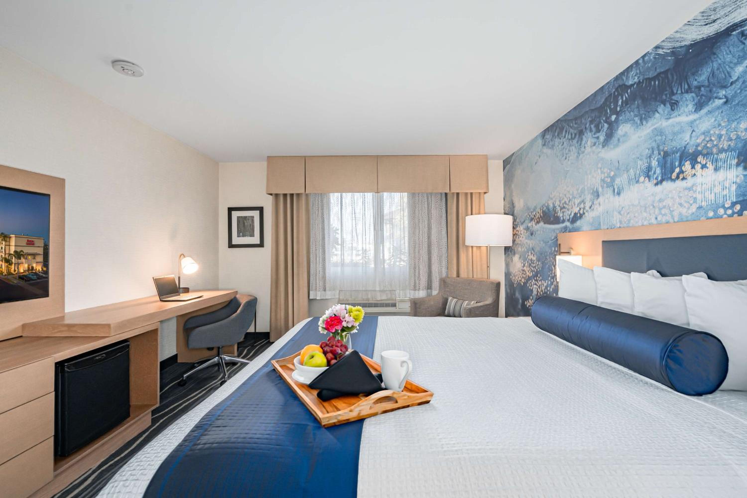 King Room with Bath Tub - Disability Access/Non-Smoking 