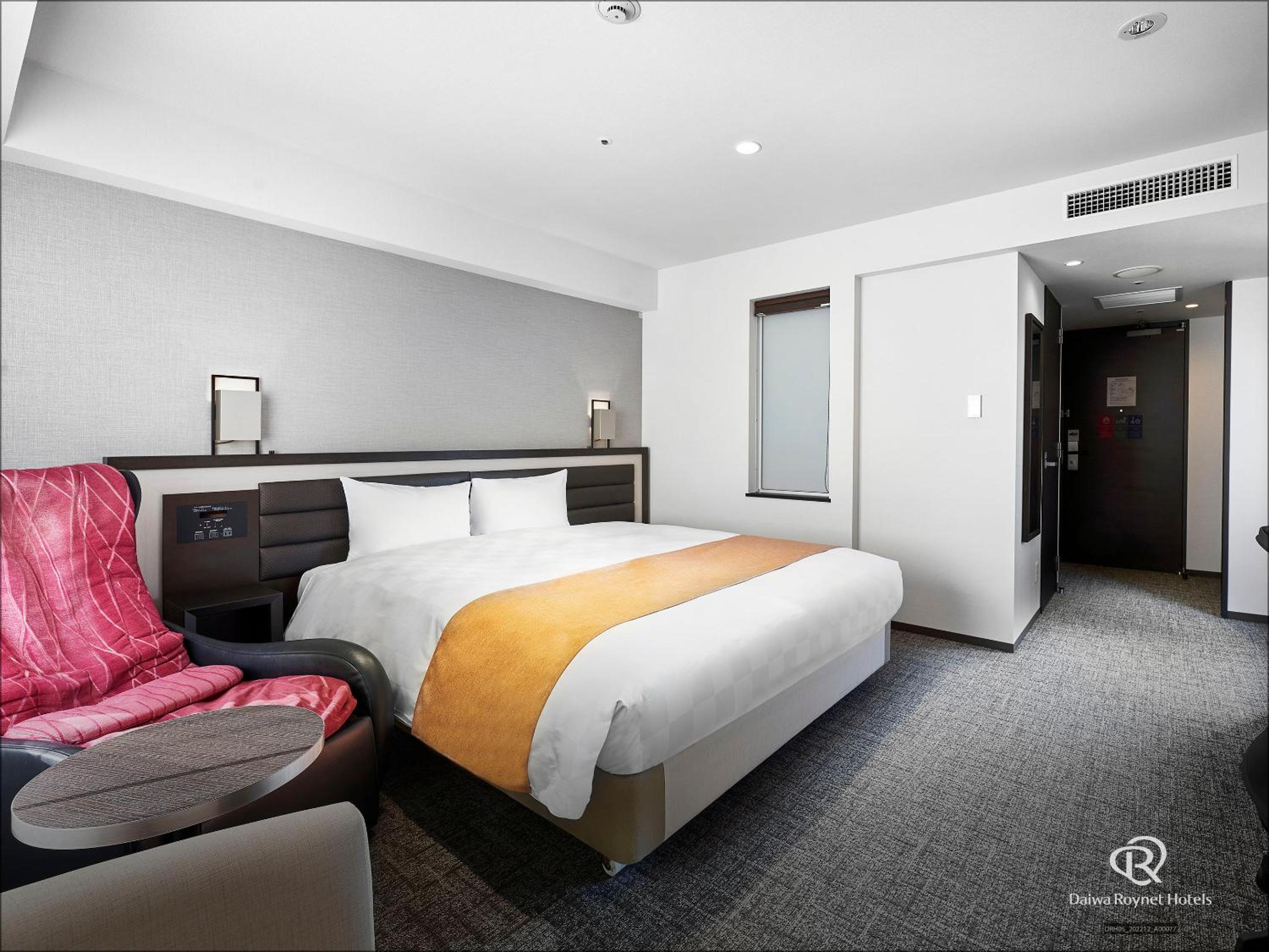 Deluxe Queen Room - Non-Smoking