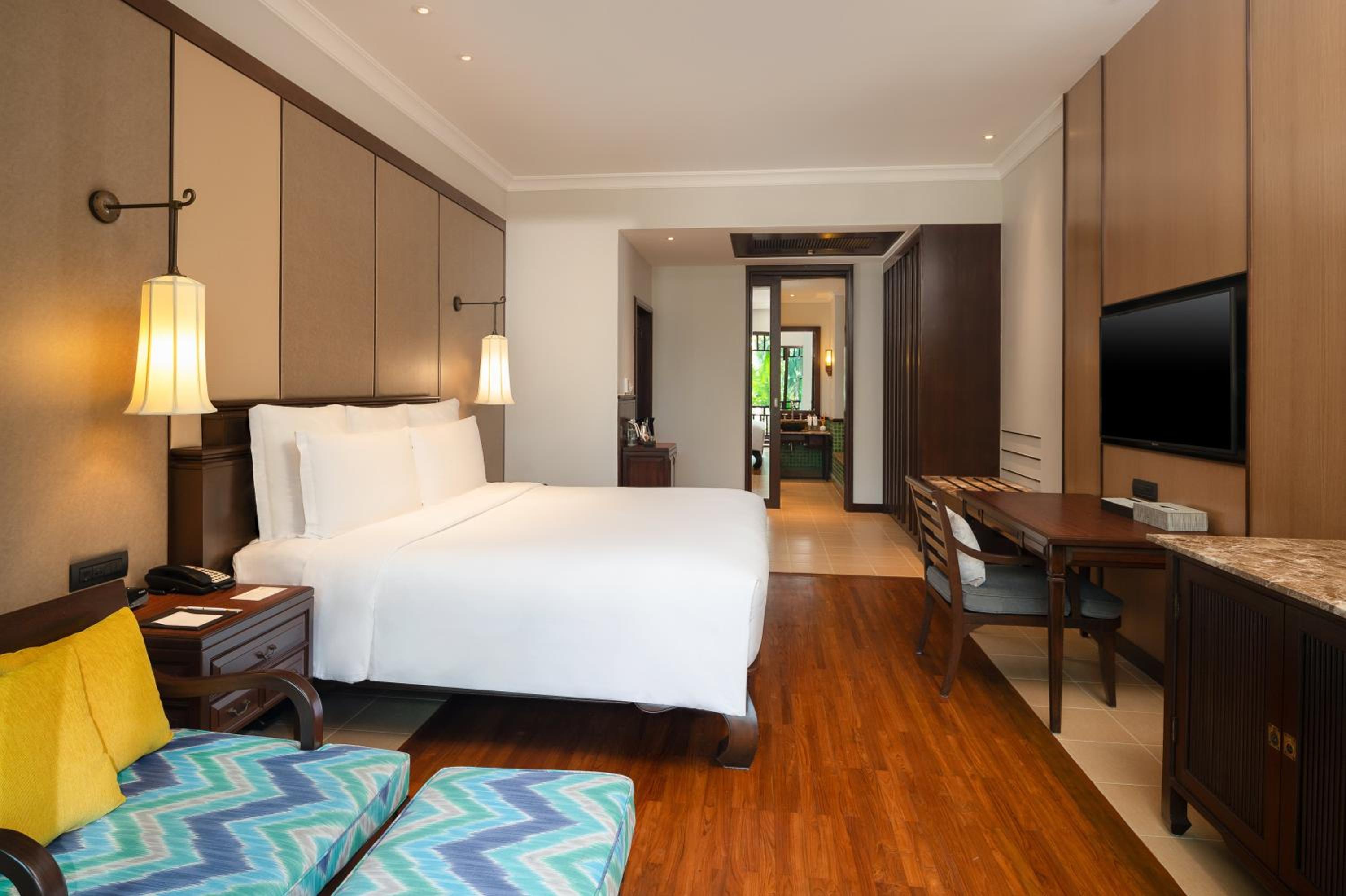 Premium King Room With Balcony And Pool Access