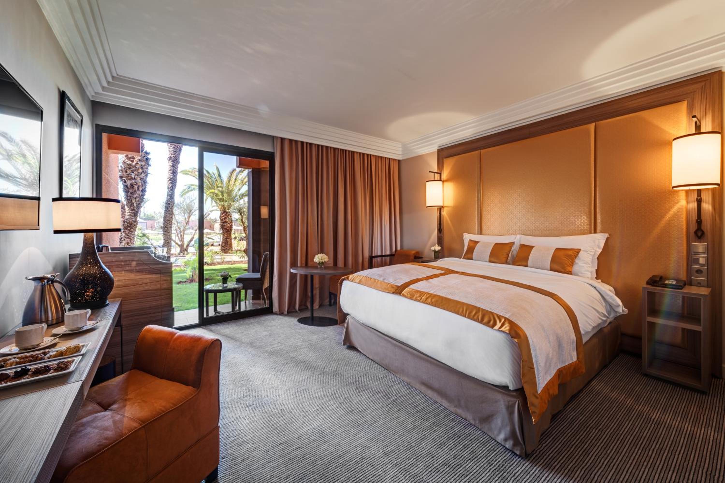 Superior King Room with View