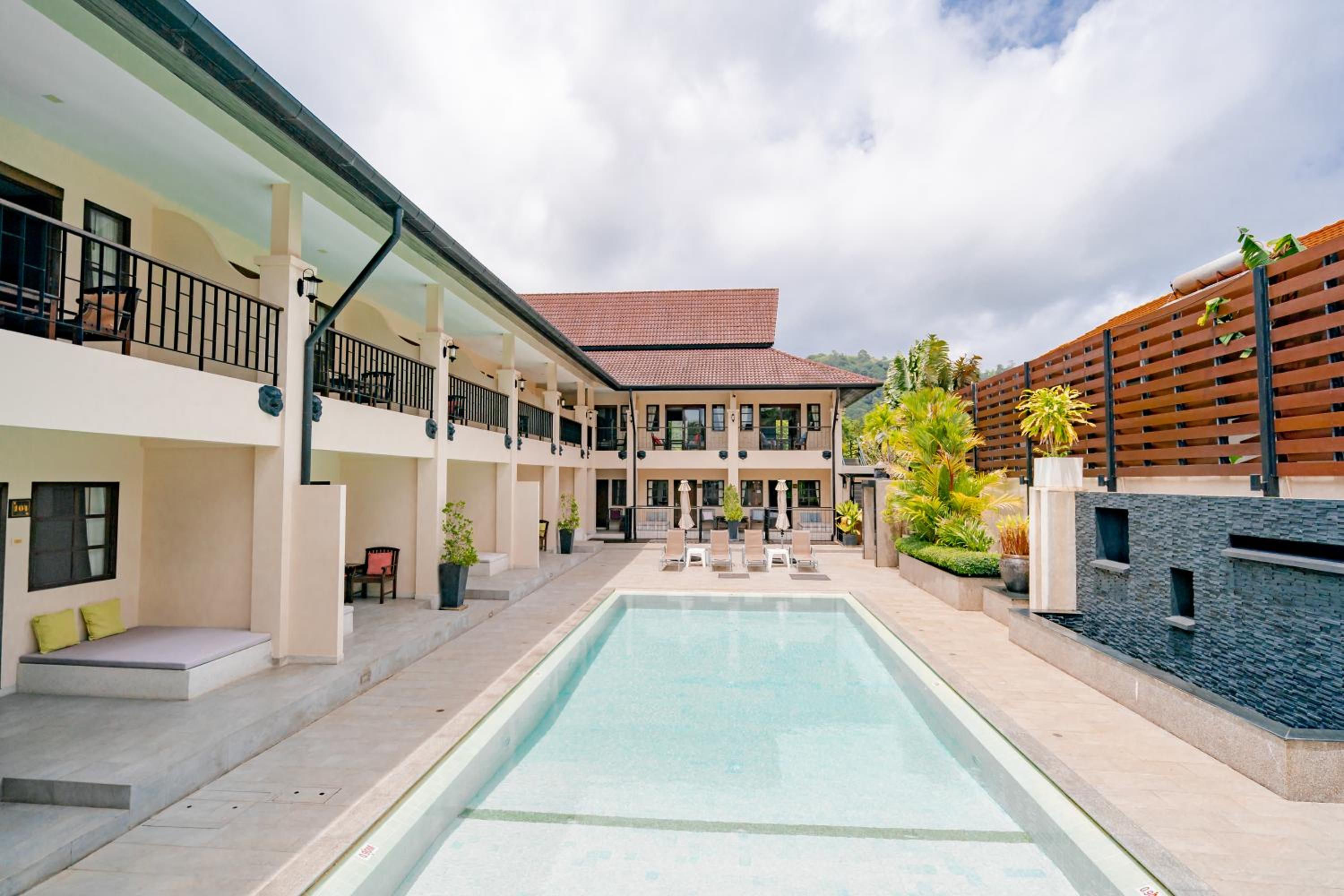 Deluxe Double with Pool Access