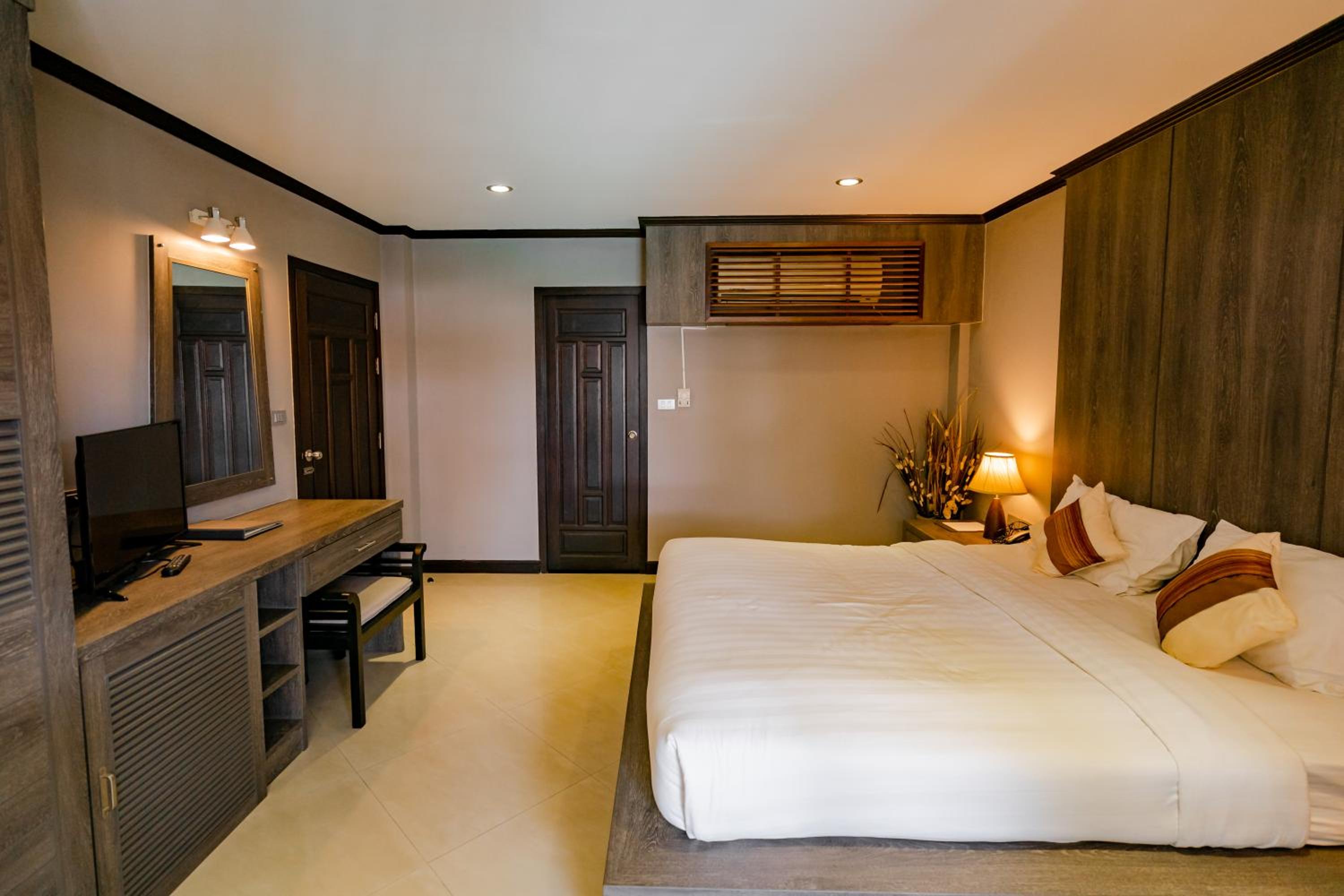 Deluxe Double with Pool Access