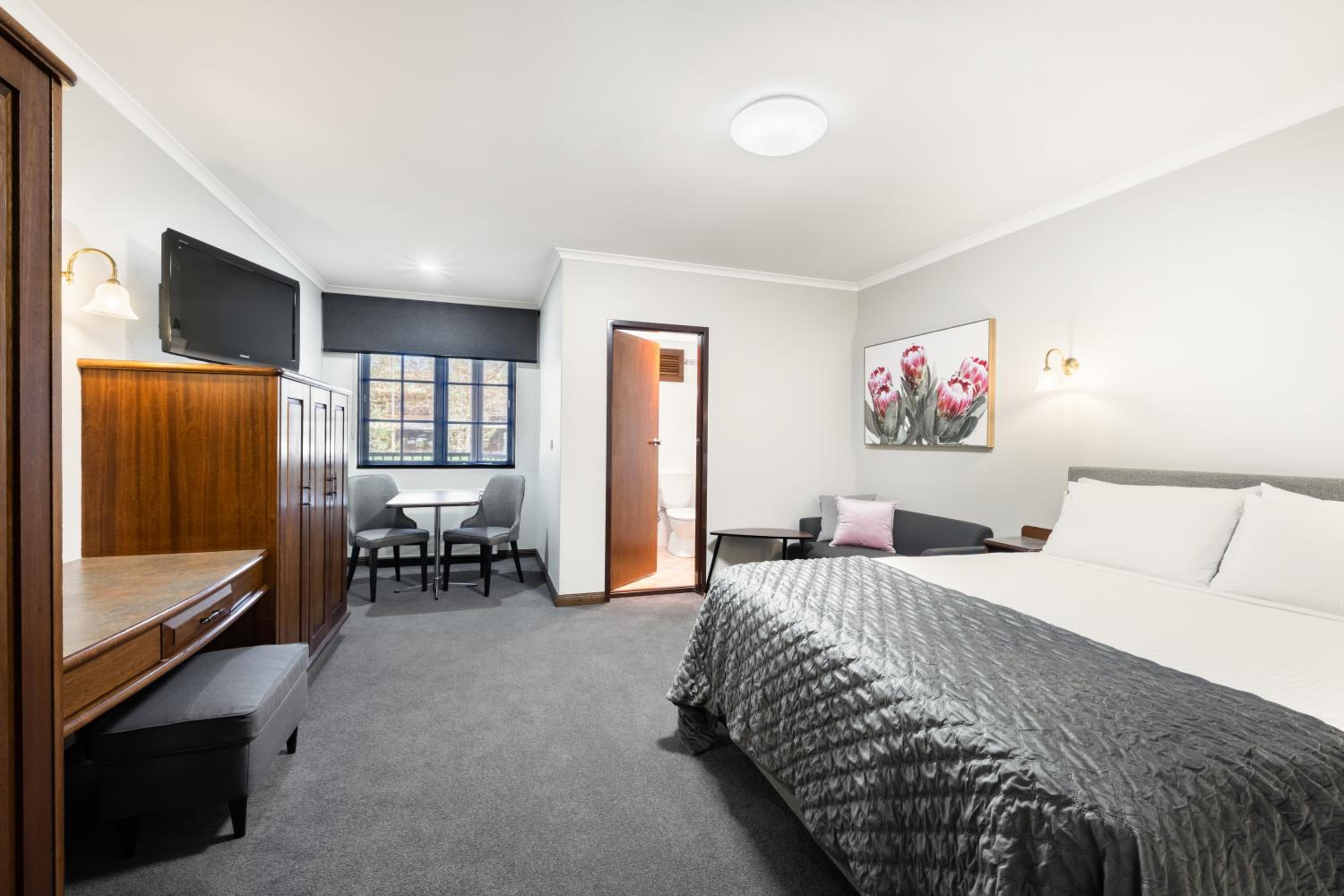 Standard Queen Room