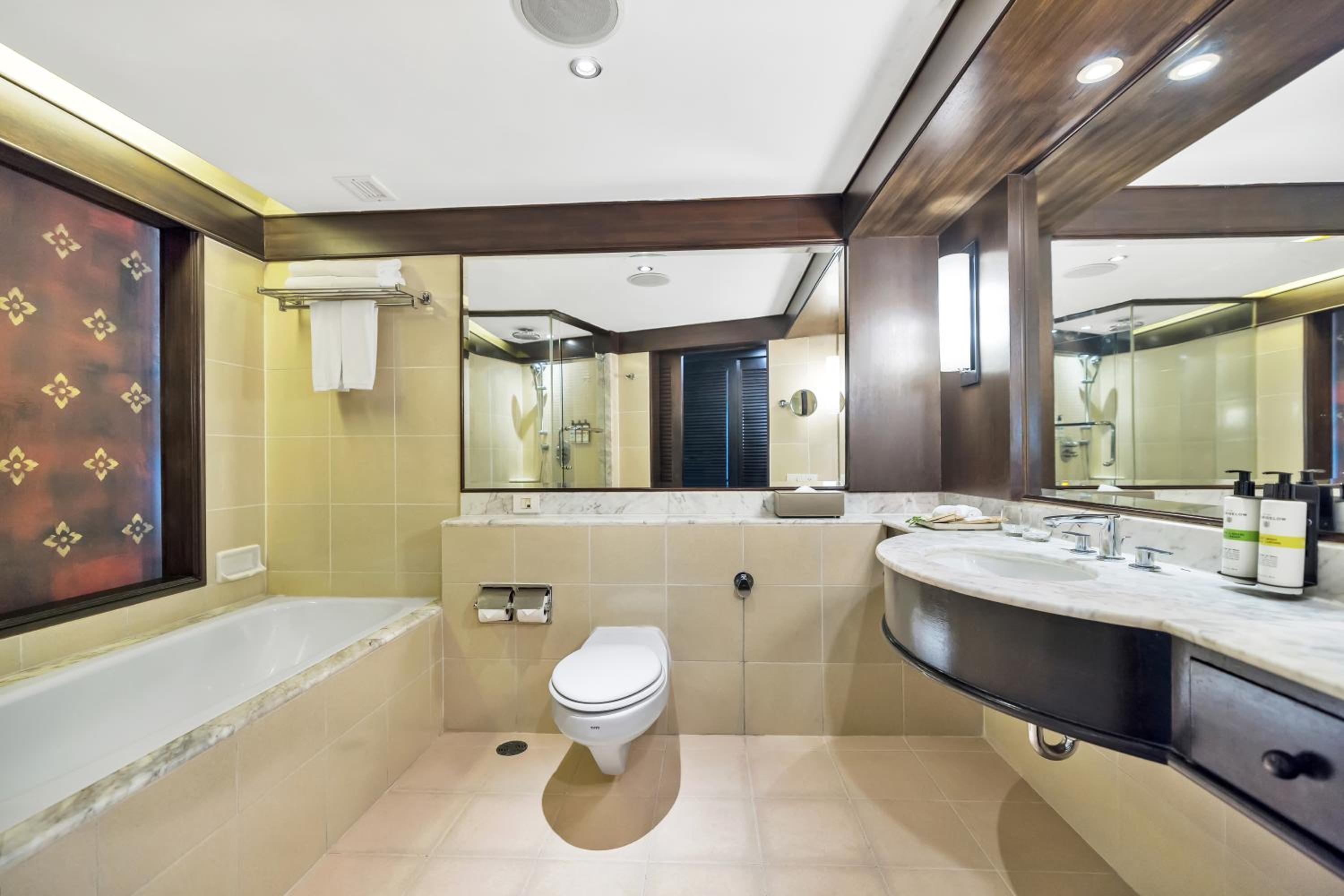 Junior King Suite with Garden View