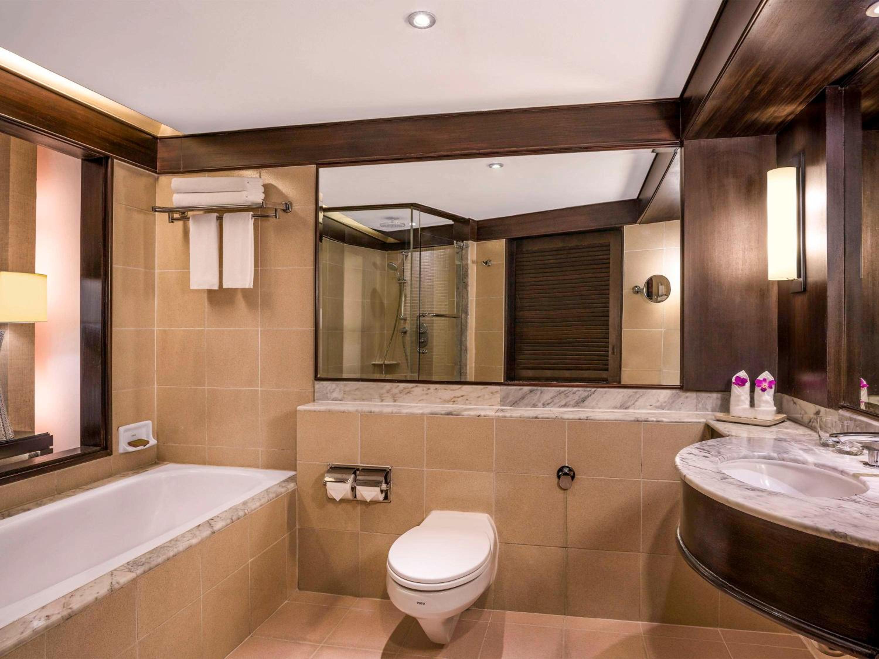 Junior King Suite with Garden View