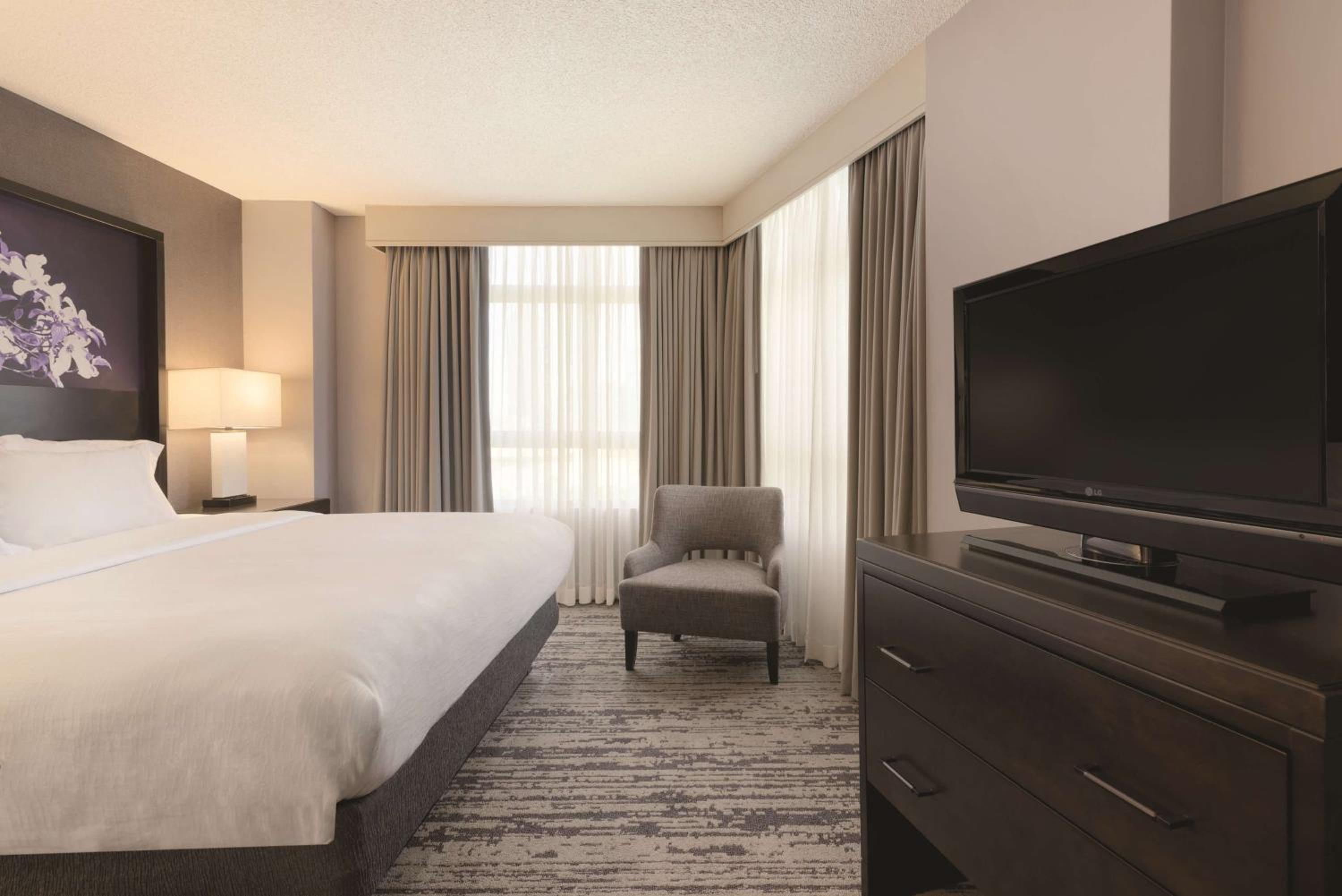Corner King Suite with Park View