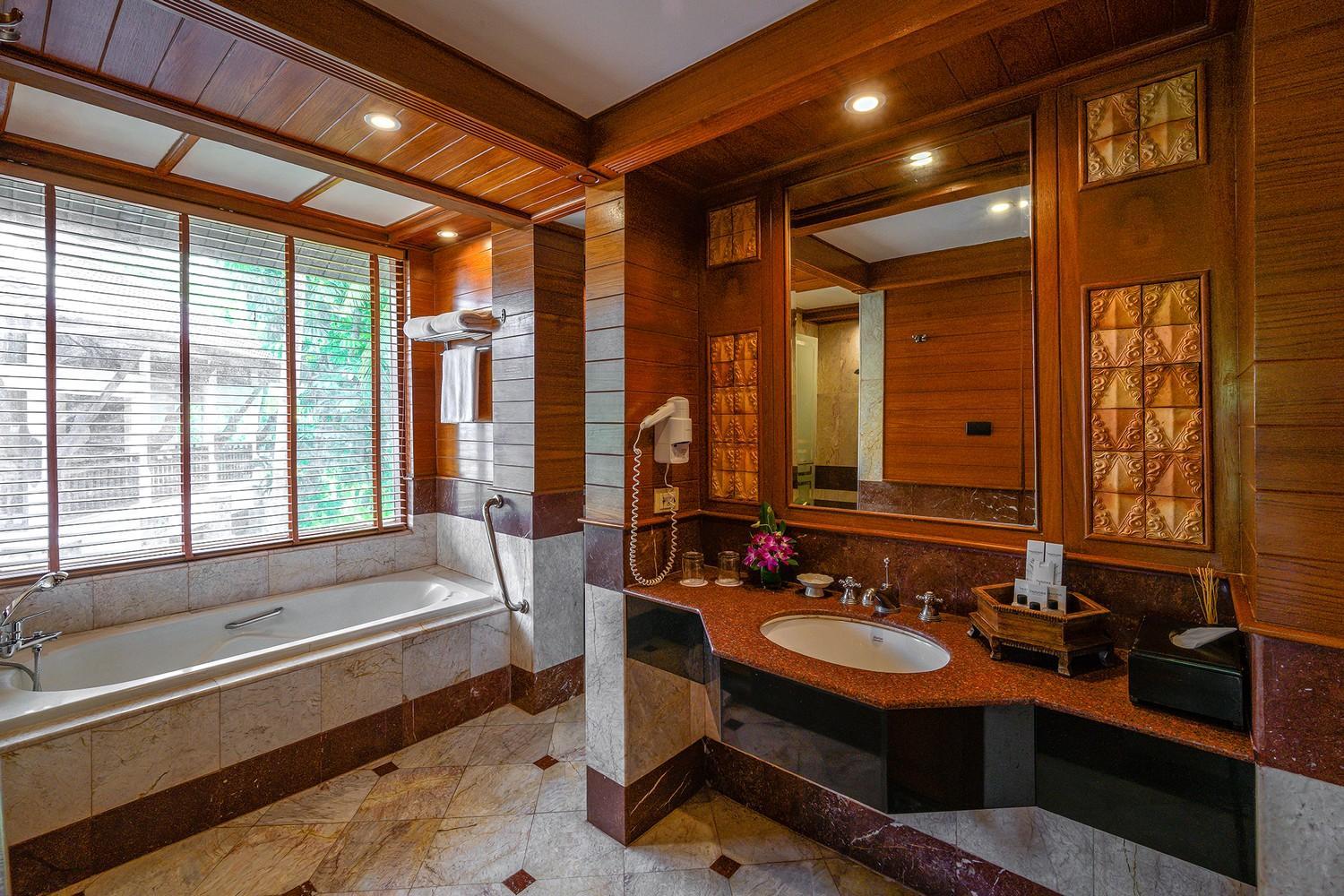 Seaview Hillside with Terrace Bathtub