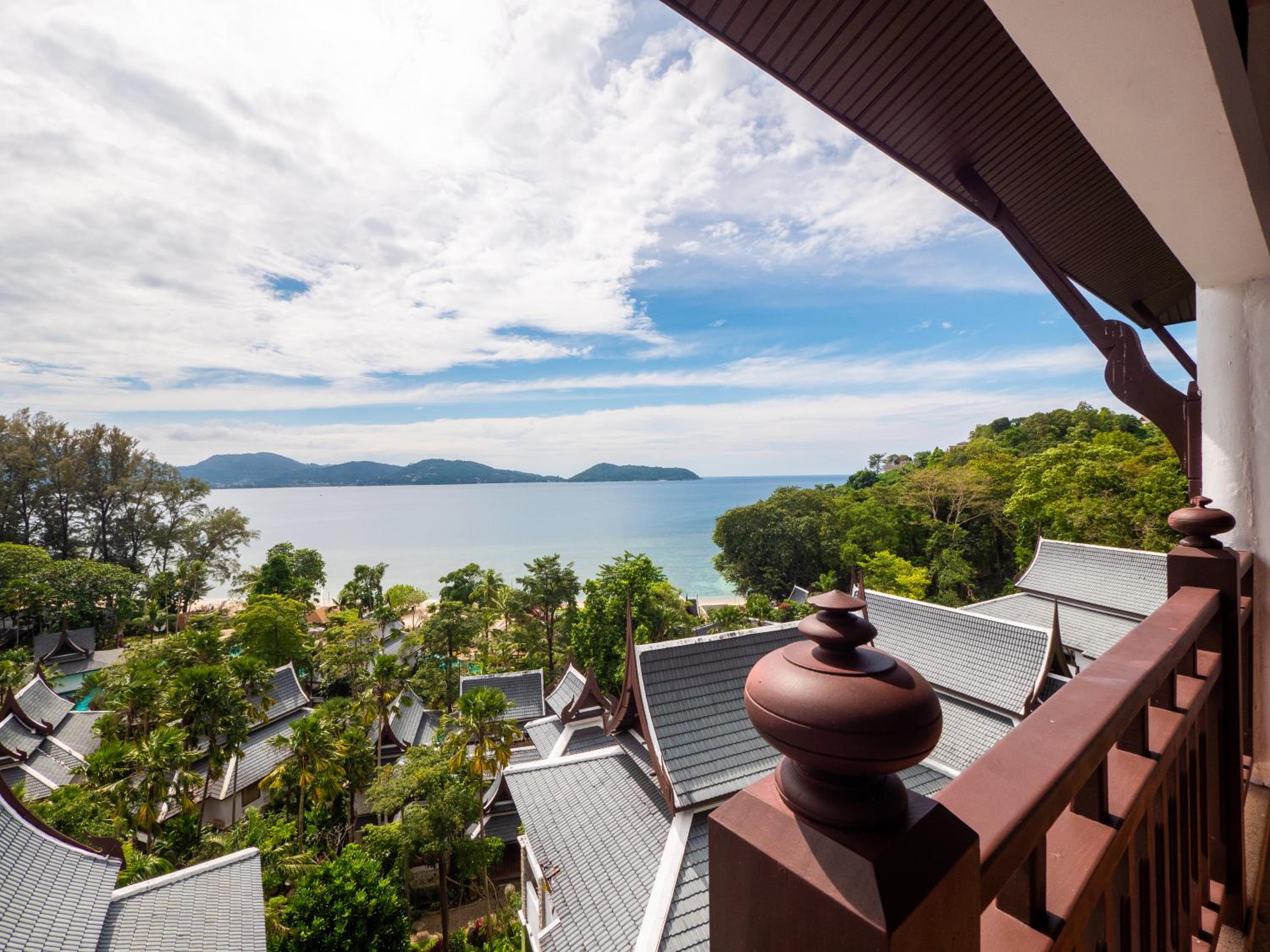 Seaview Hillside with Terrace Bathtub