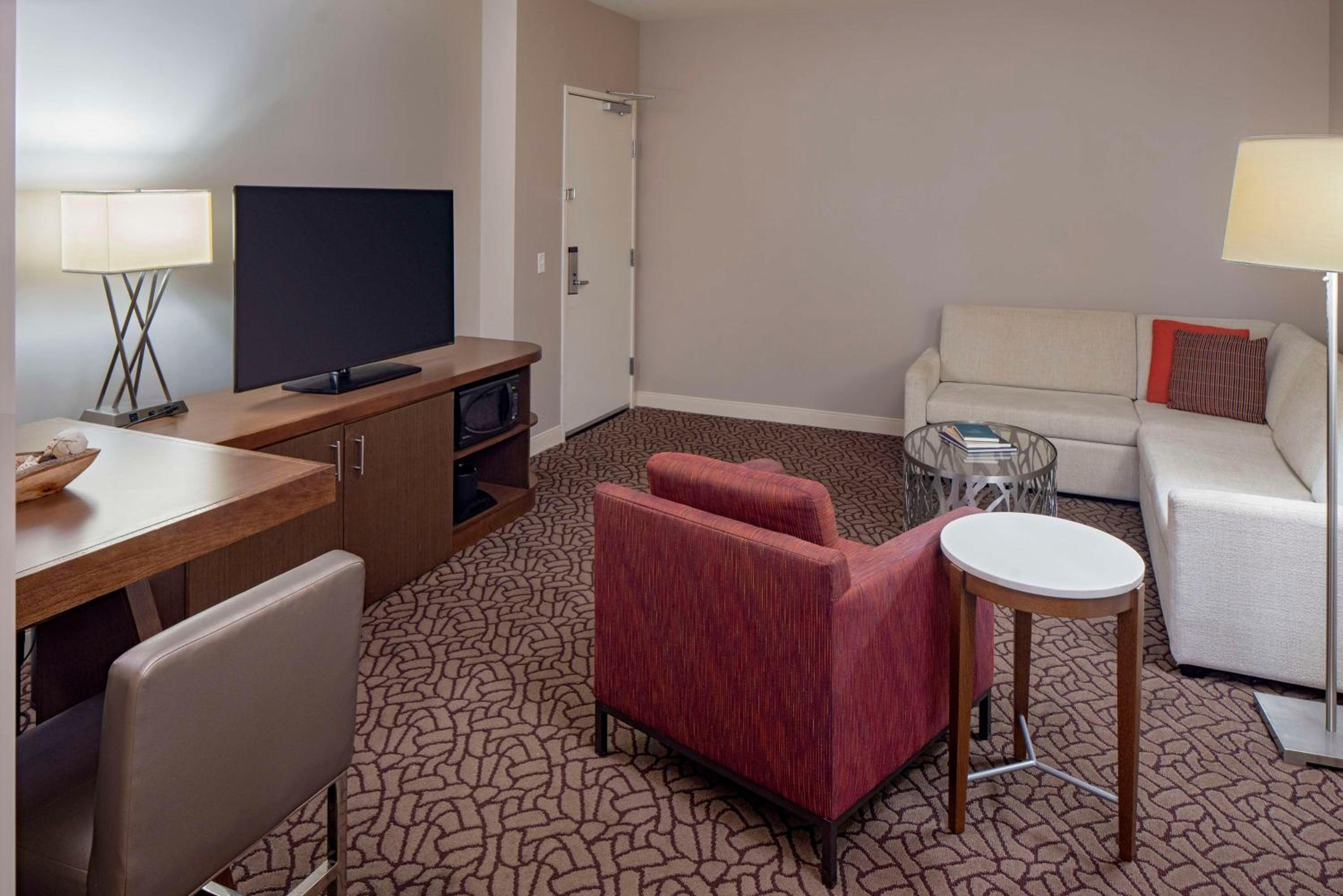 One-Bedroom King Suite with Sofa Bed and Wet Bar