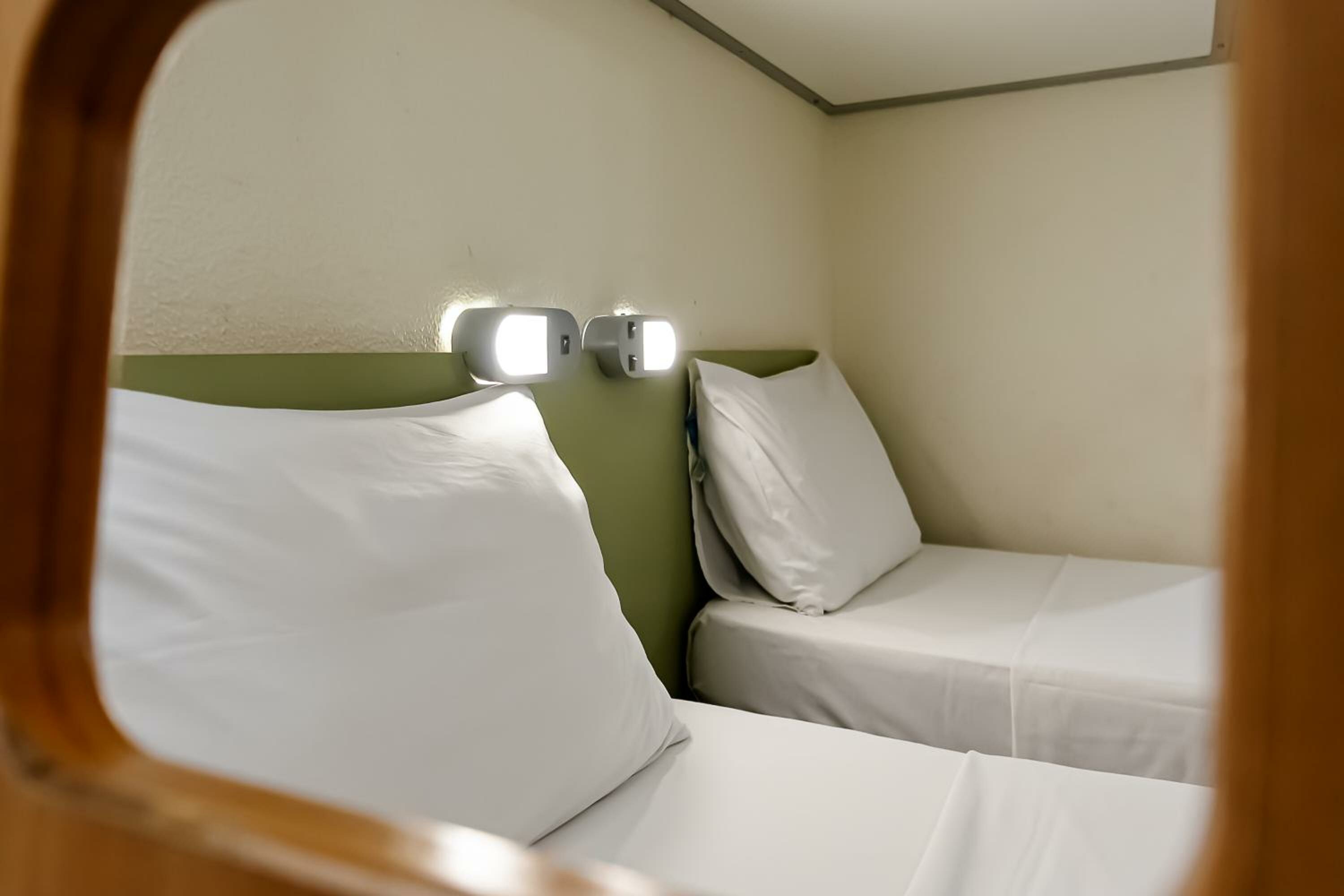 Functional rooms with 3 twin beds