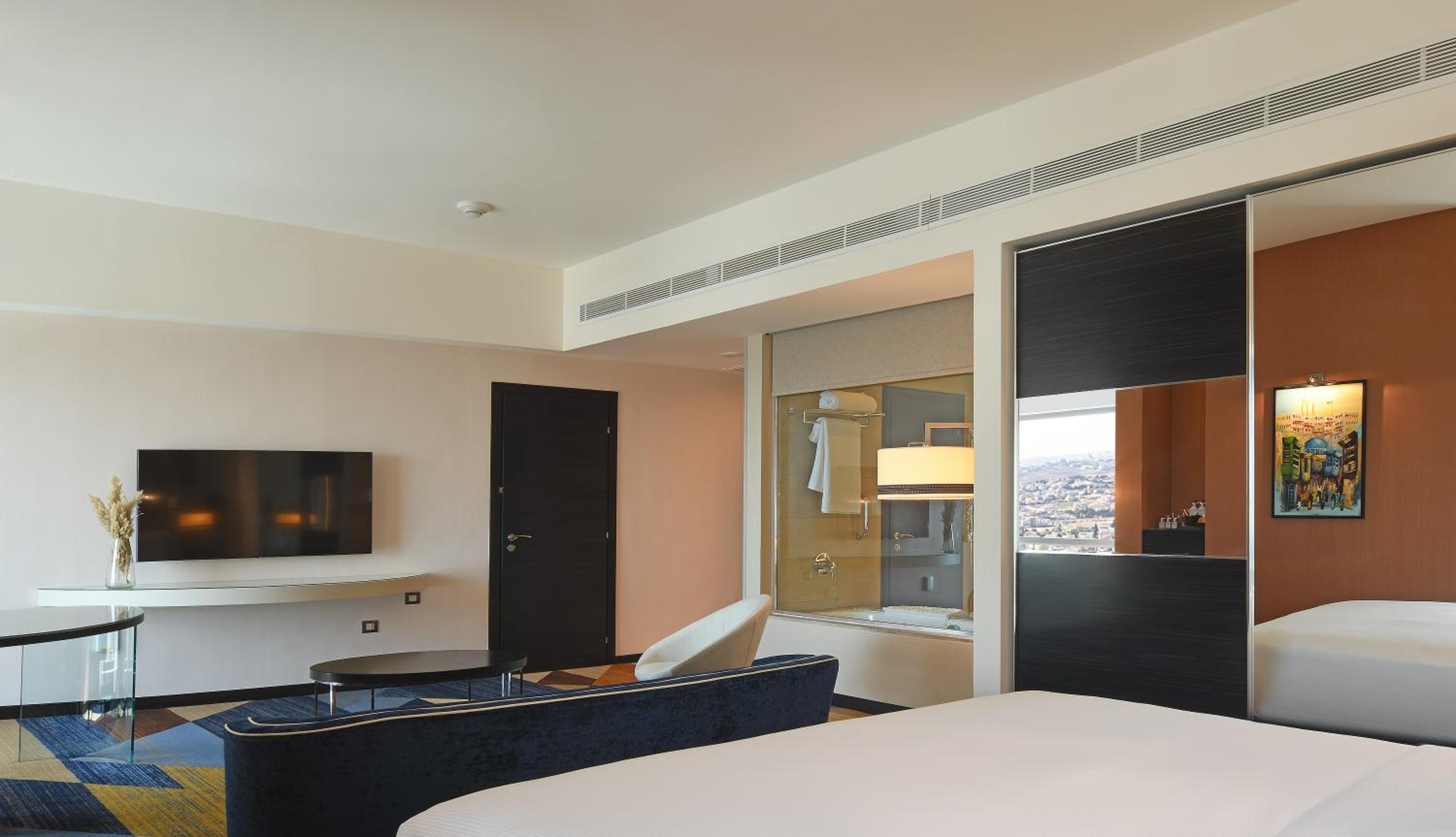 Deluxe One-Bedroom King Suite