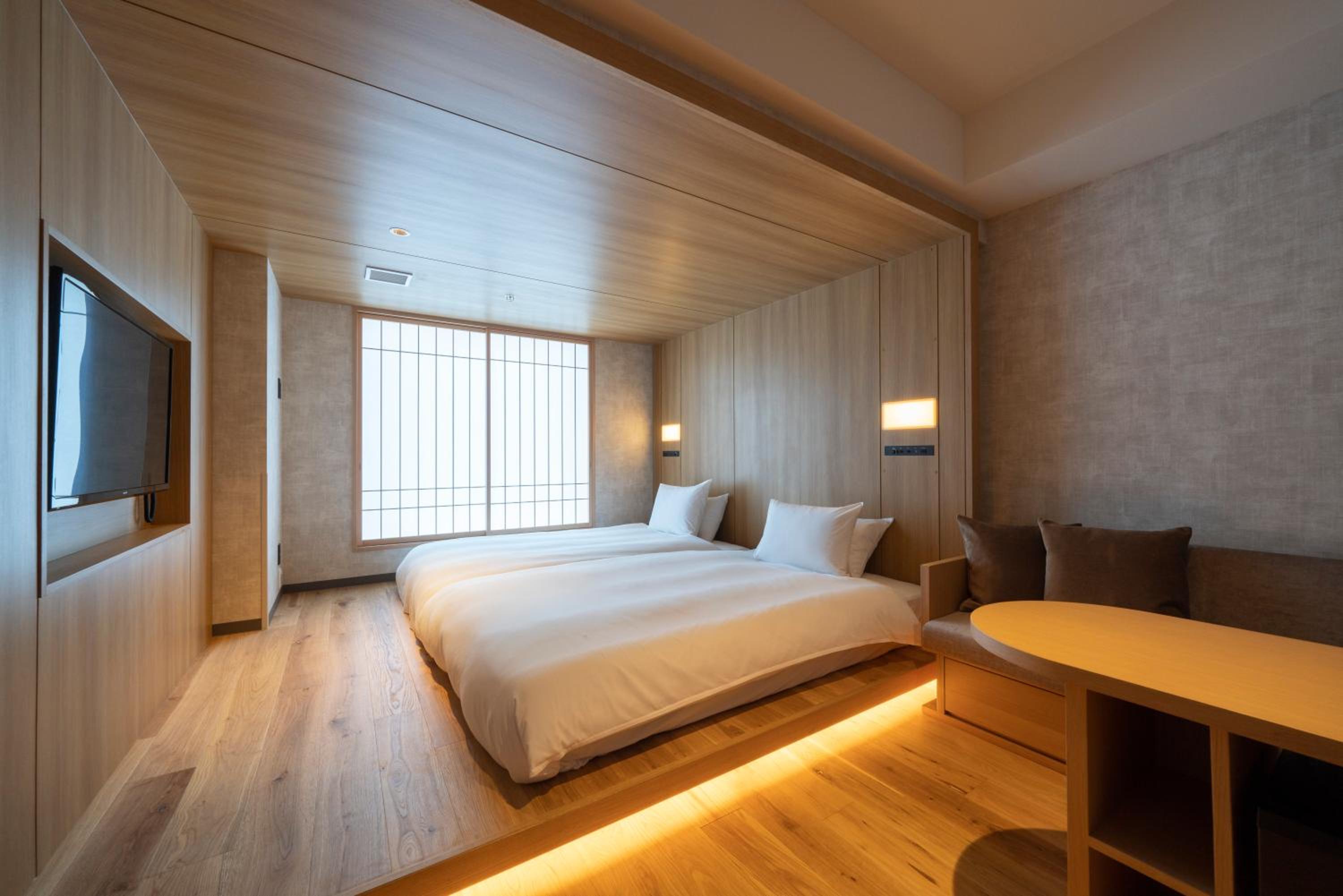 Wood Box Twin Room and Fixed Window with Shower - Non Smoking