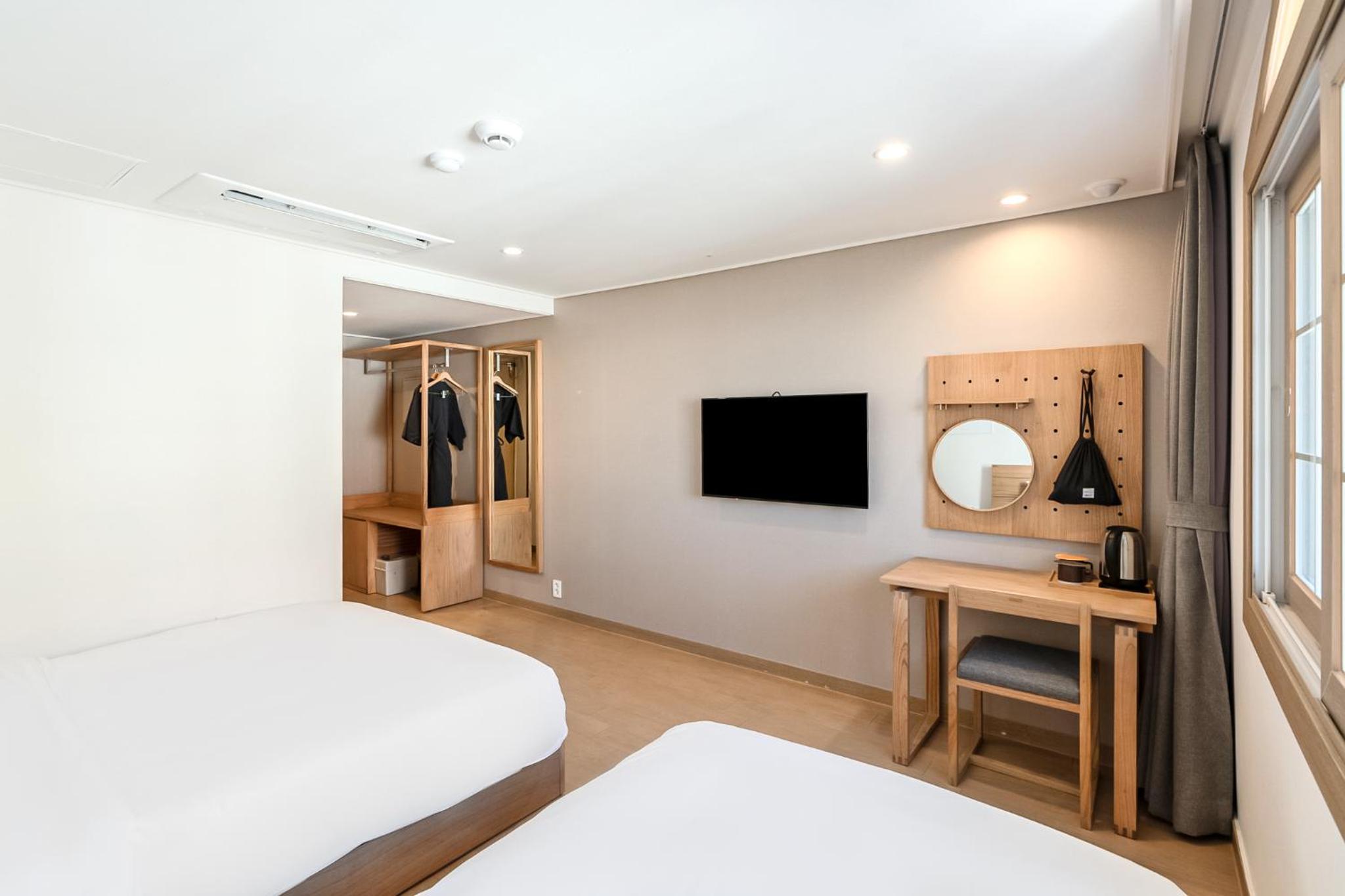 Deluxe Twin Room with City View