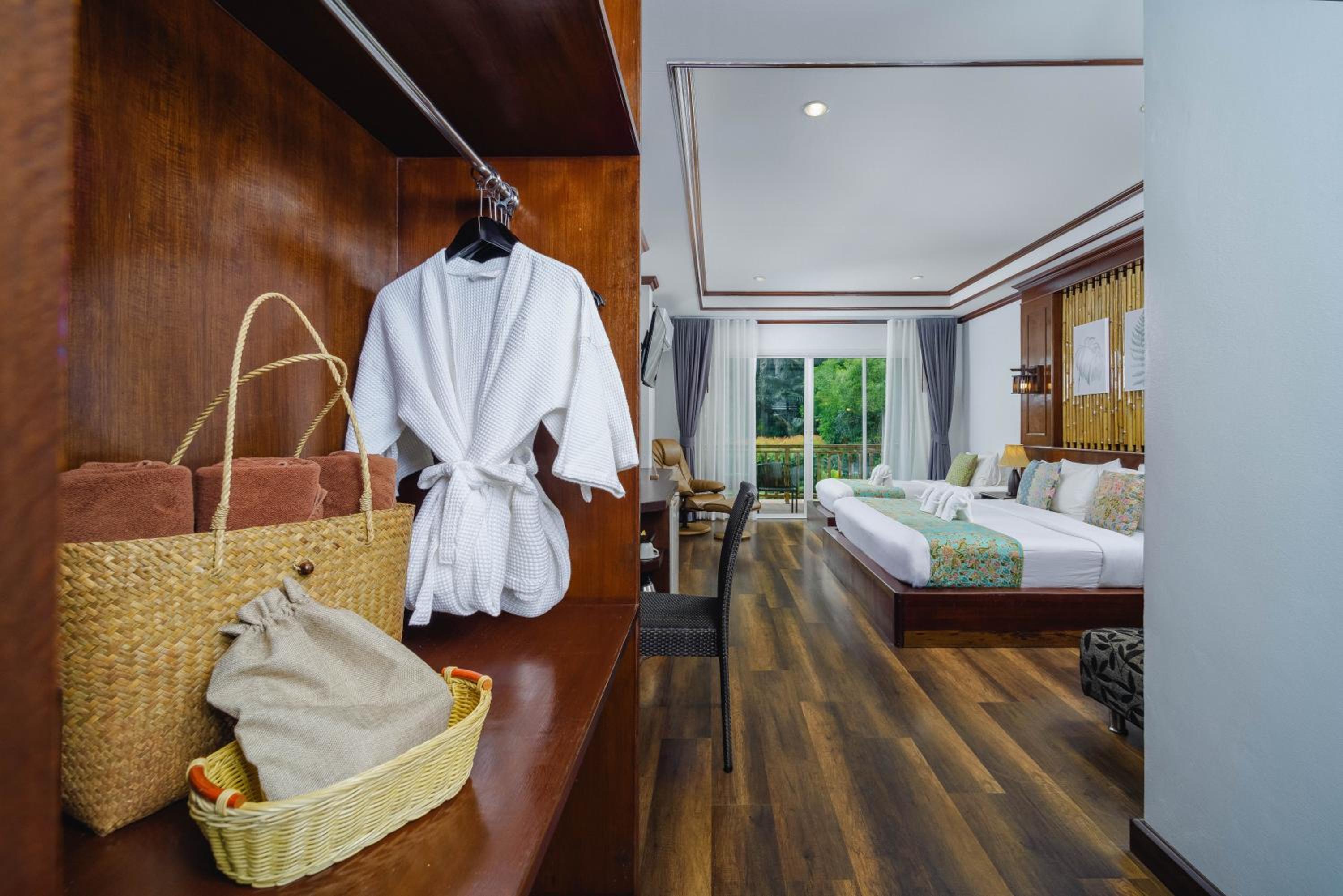 Deluxe Triple with Partial Seaview- Free Beach Shuttle