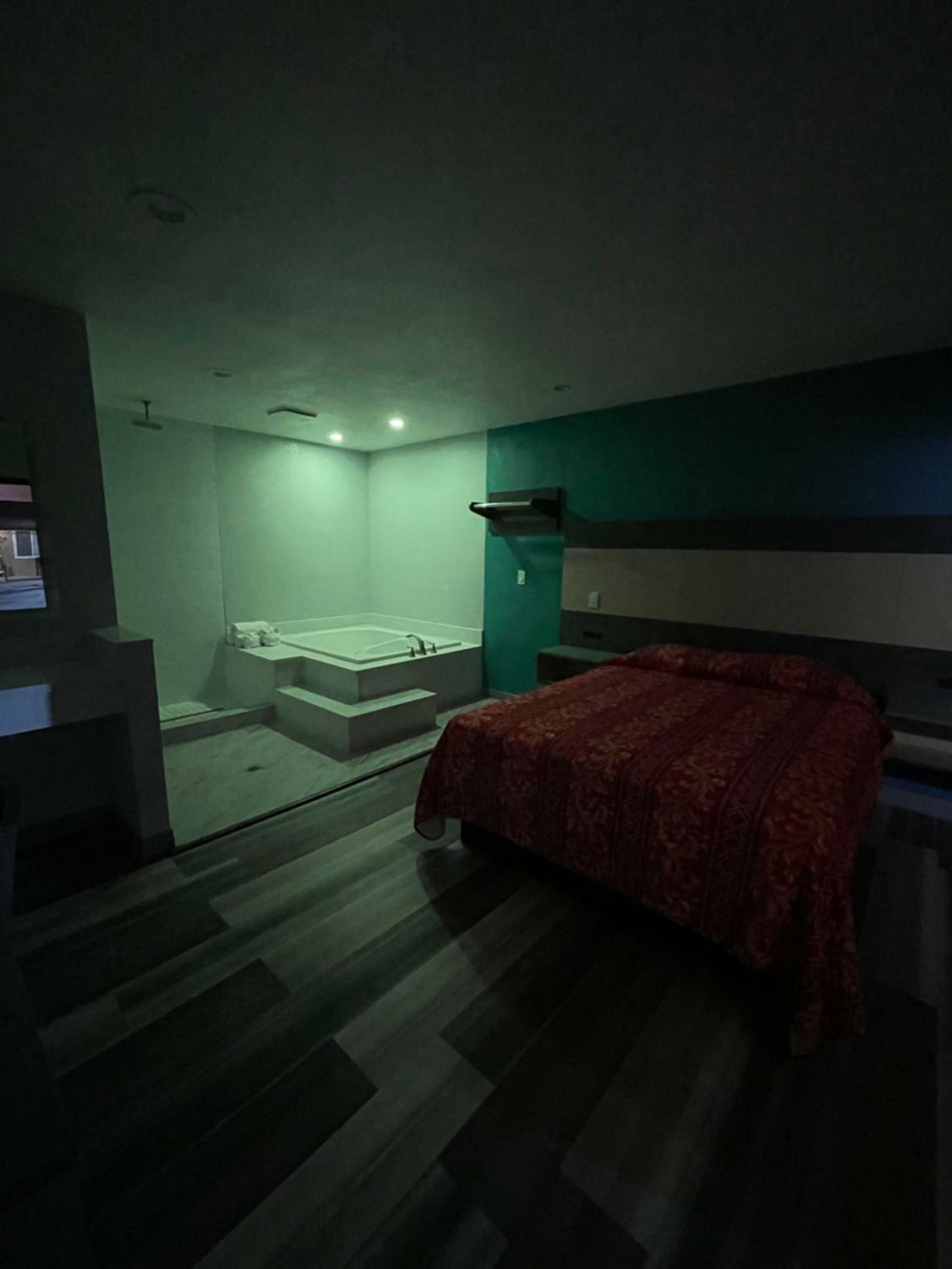 Deluxe Suite with Spa Bath