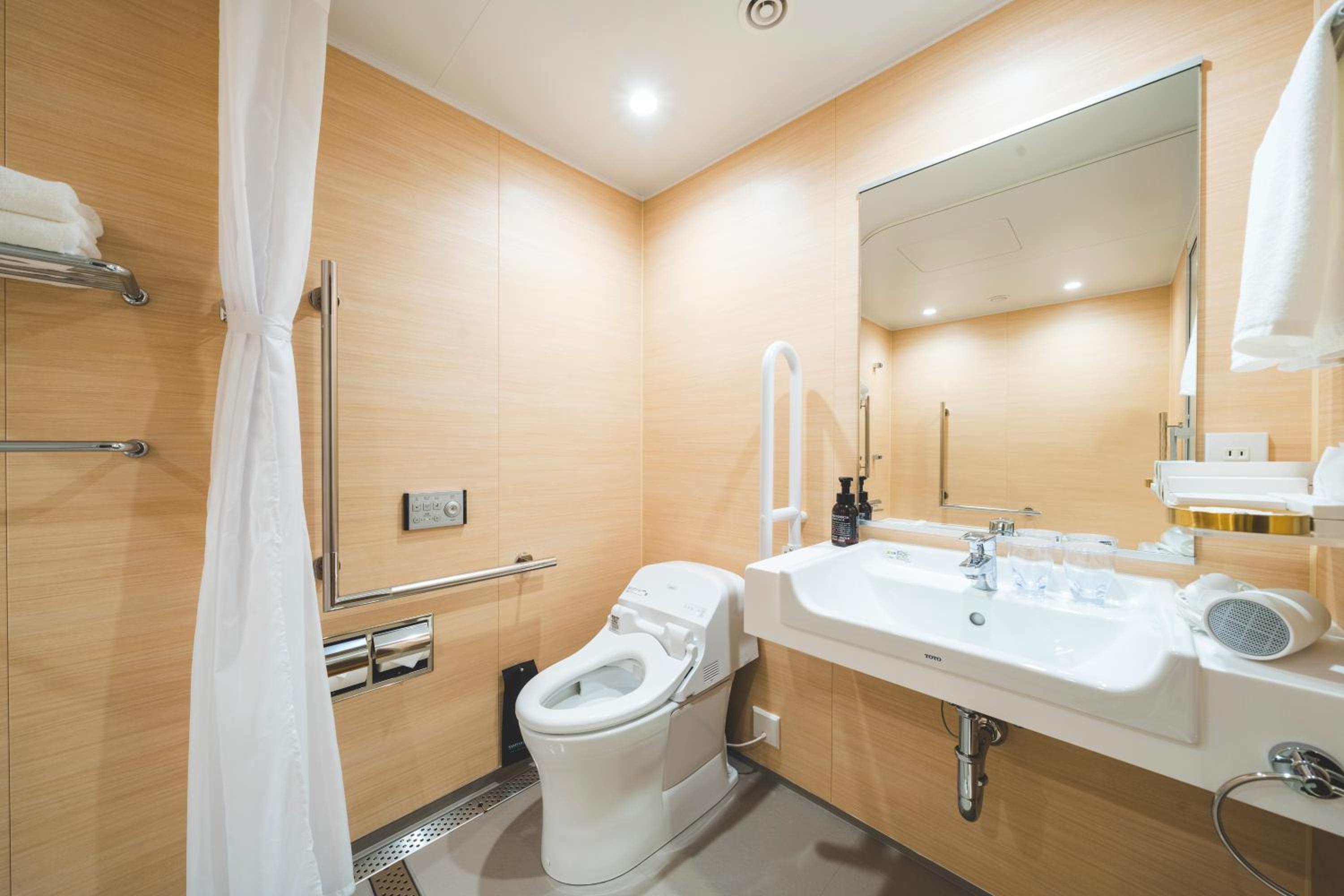 Double Room with Two Double Beds and Bath Tub - Disability Access/Non-Smoking